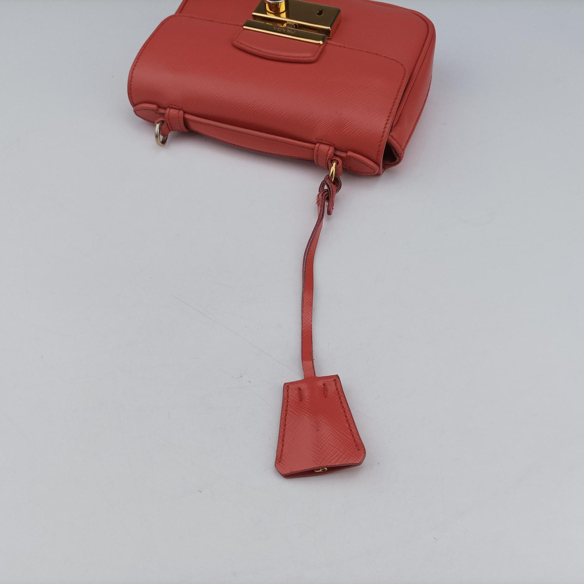 lock Fuoco Sound Top Handle Pink orange SAFFIANO Leather BT0963 31/Eロック フオコ サウンドトップハンドル ピンクオレンジ サフィアーノレザー BT0963 31/E