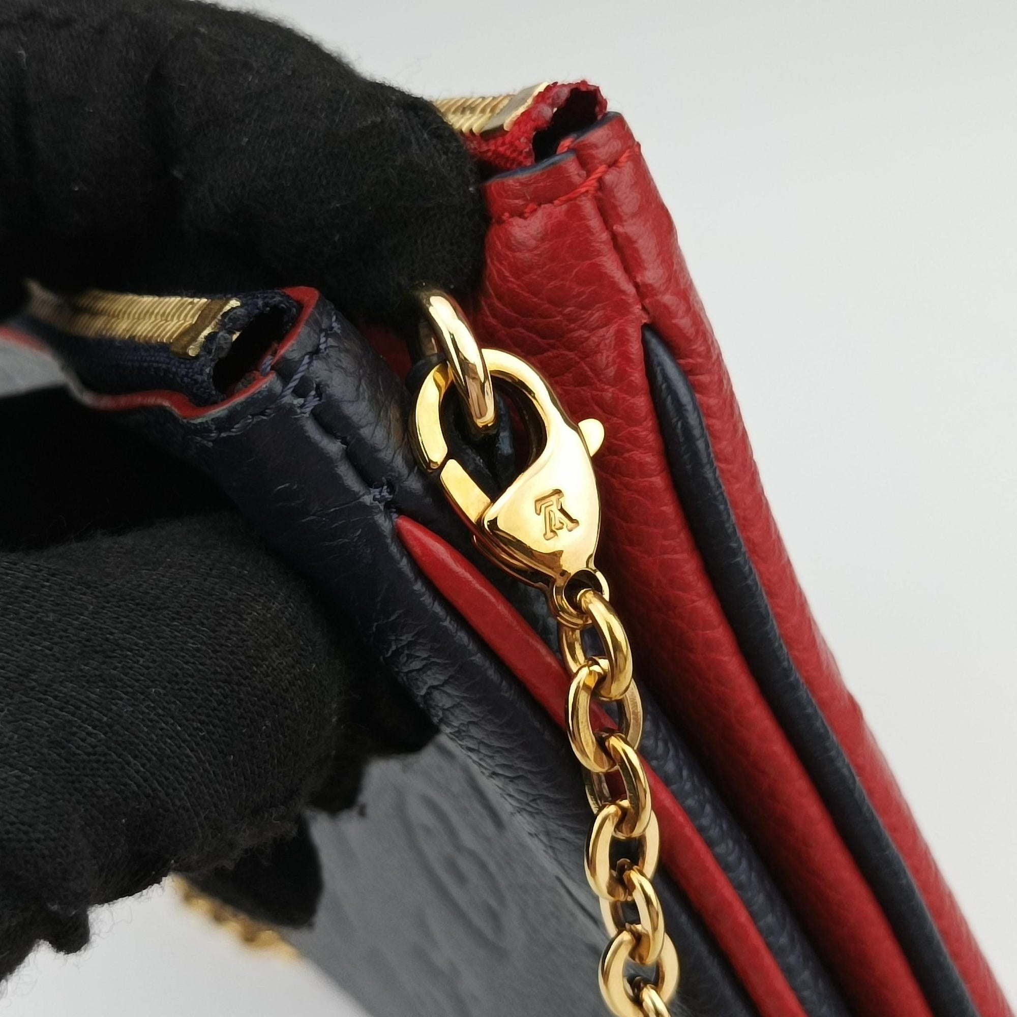 Pochette Double Zip Chain Marine Rouge×Navy Monogram Empreinte M63916 GI3198ポシェット ドゥーブル ジップ チェーン マリーヌルージュ×ネイビー モノグラム アンプラント M63916 GI3198