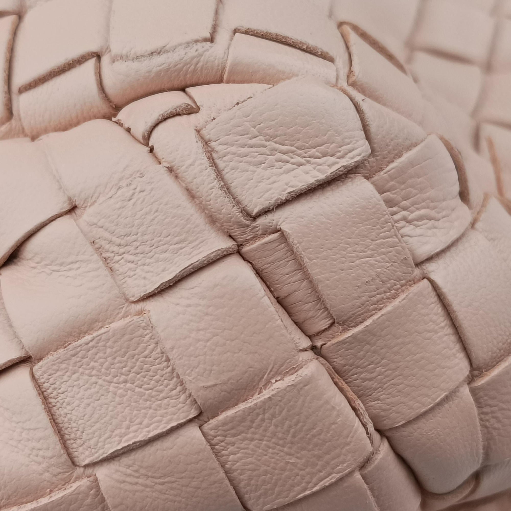 CAMPANA Intrecciato Pink lambskin 125787 V0016 6766 EPEV 2007 5219 Aカンパーナ イントレチャート ピンク ラムスキン 125787 V0016 6766 EPEV 2007 5219 A