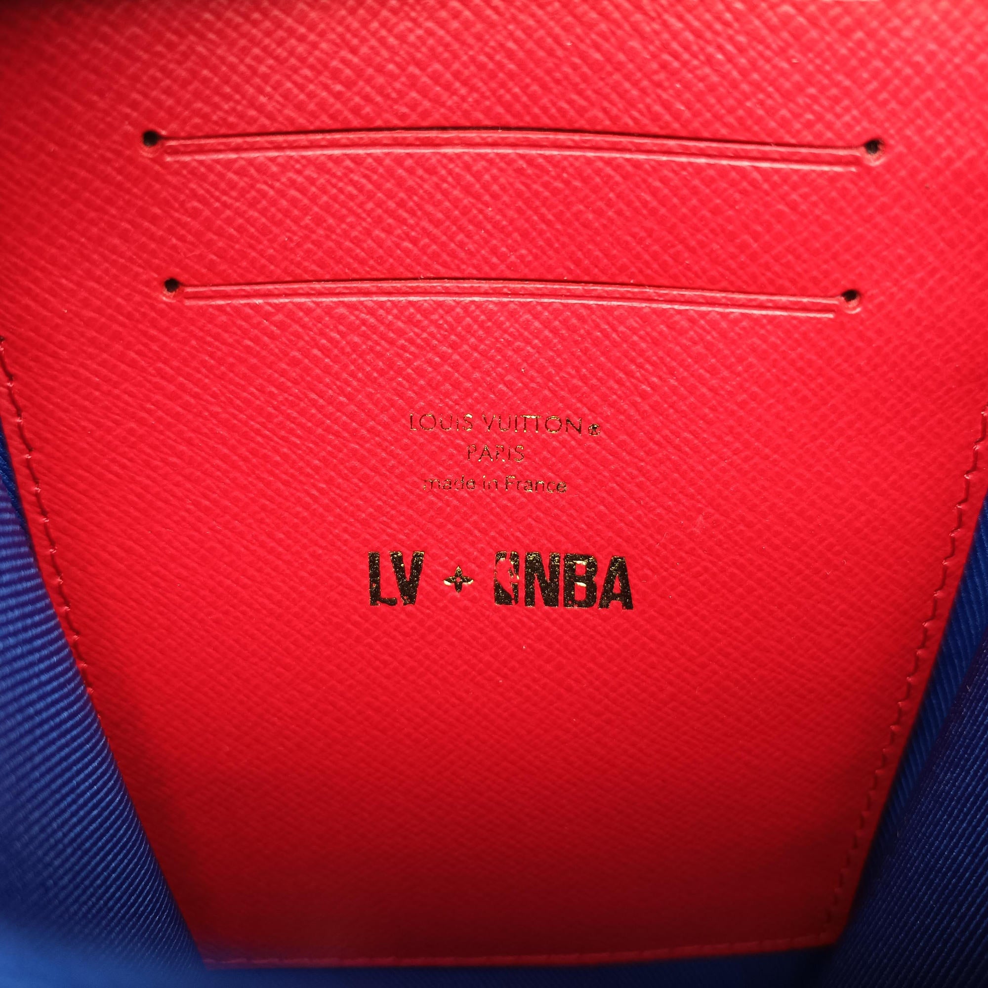 LV x NBA SOFT TRANK PHONE BOX Antarctica×Red×White Monogram Canvas×calf leather M80101 TJ4210 IC ChipLV x NBA ソフトトランク フォーンボックス アンタークティカ×レッド×ホワイト モノグラムキャンバス×カーフレザー M80101 TJ4210 ICチップ