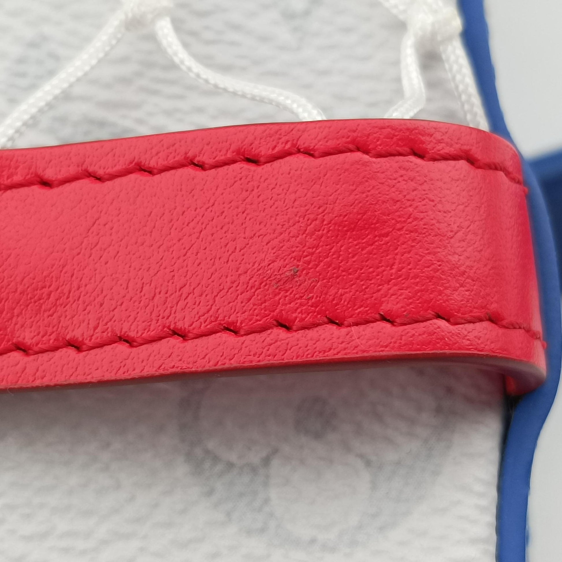 LV x NBA SOFT TRANK PHONE BOX Antarctica×Red×White Monogram Canvas×calf leather M80101 TJ4210 IC ChipLV x NBA ソフトトランク フォーンボックス アンタークティカ×レッド×ホワイト モノグラムキャンバス×カーフレザー M80101 TJ4210 ICチップ