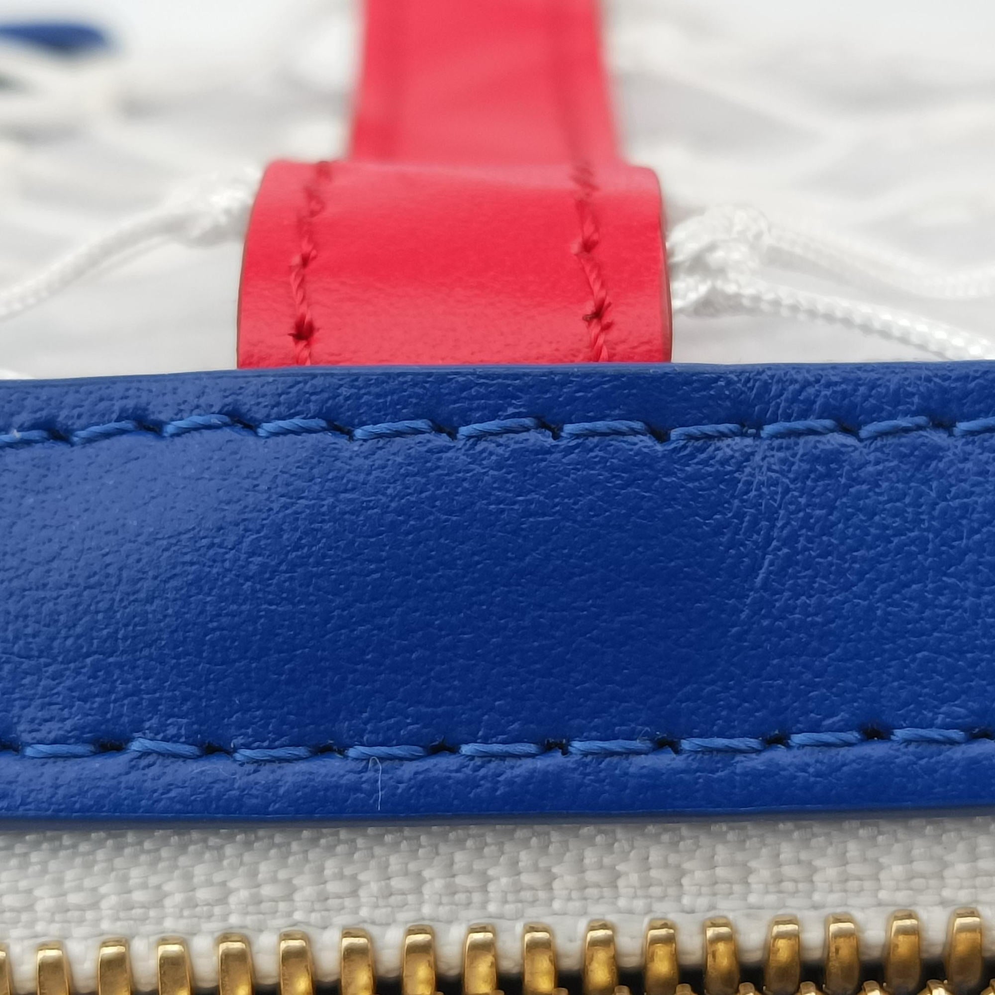 LV x NBA SOFT TRANK PHONE BOX Antarctica×Red×White Monogram Canvas×calf leather M80101 TJ4210 IC ChipLV x NBA ソフトトランク フォーンボックス アンタークティカ×レッド×ホワイト モノグラムキャンバス×カーフレザー M80101 TJ4210 ICチップ