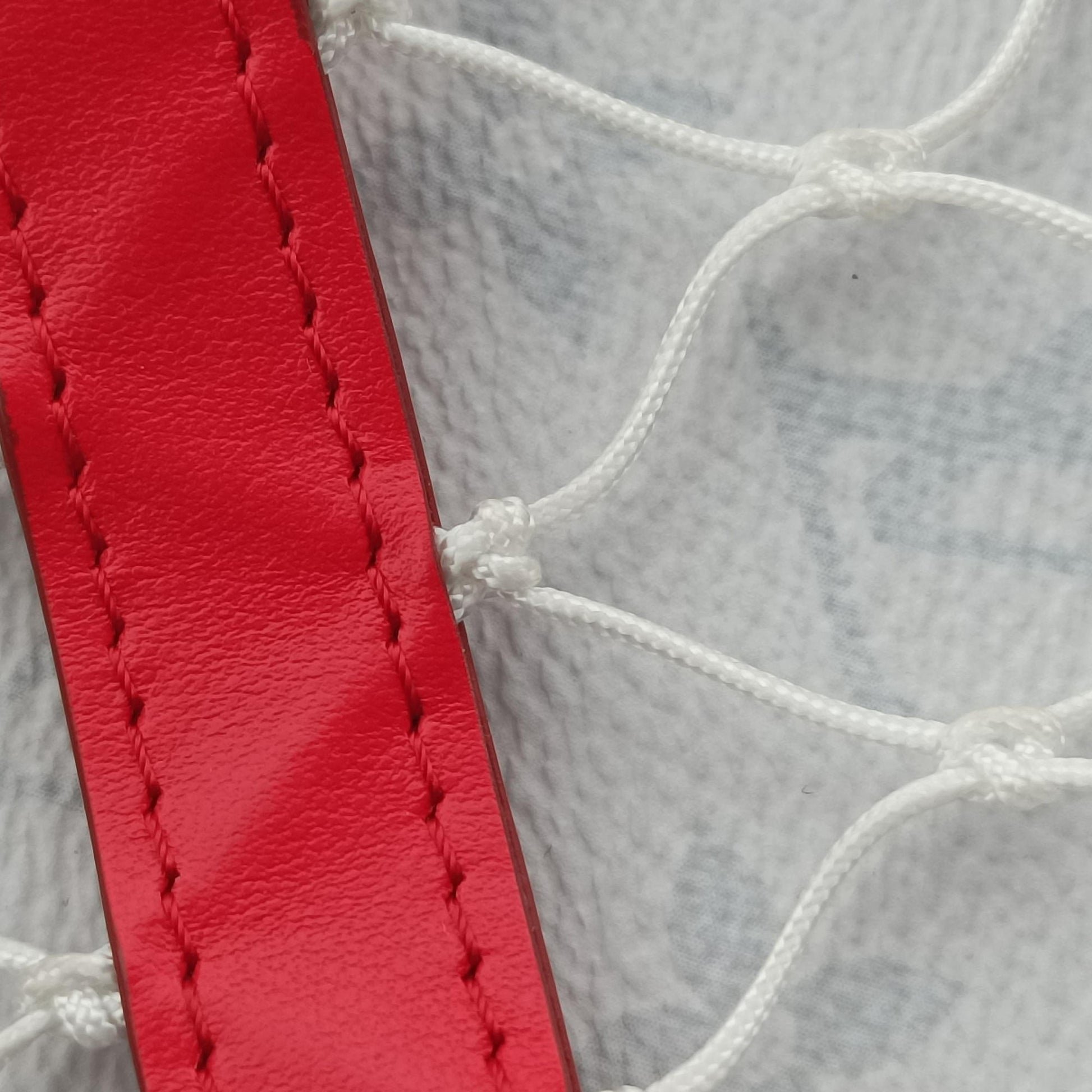 LV x NBA SOFT TRANK PHONE BOX Antarctica×Red×White Monogram Canvas×calf leather M80101 TJ4210 IC ChipLV x NBA ソフトトランク フォーンボックス アンタークティカ×レッド×ホワイト モノグラムキャンバス×カーフレザー M80101 TJ4210 ICチップ