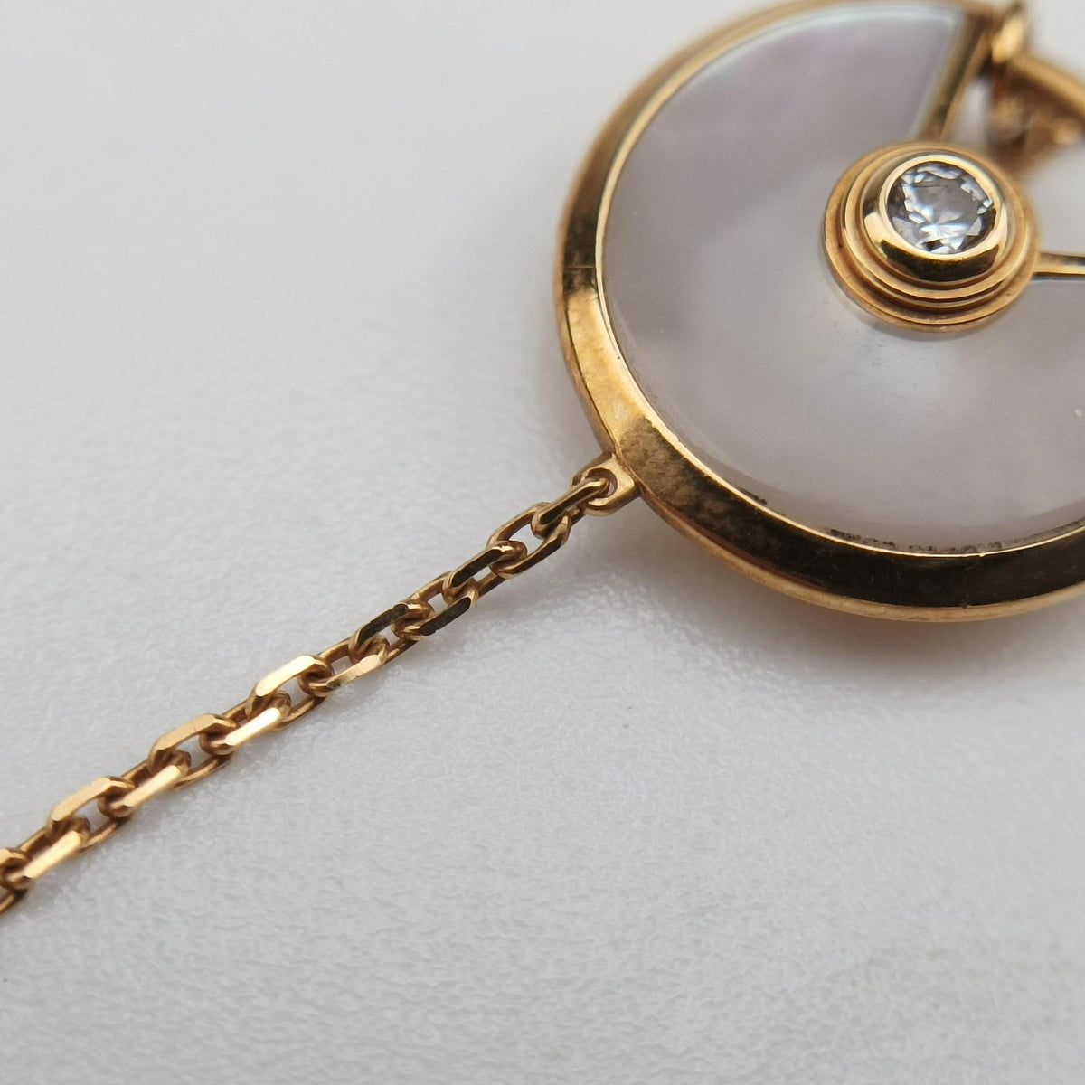 Amulette de Cartier White×golden AU750 B6044017 DBO923アミュレット ドゥ カルティエ ホワイト×ゴールド AU750 B6044017 DBO923