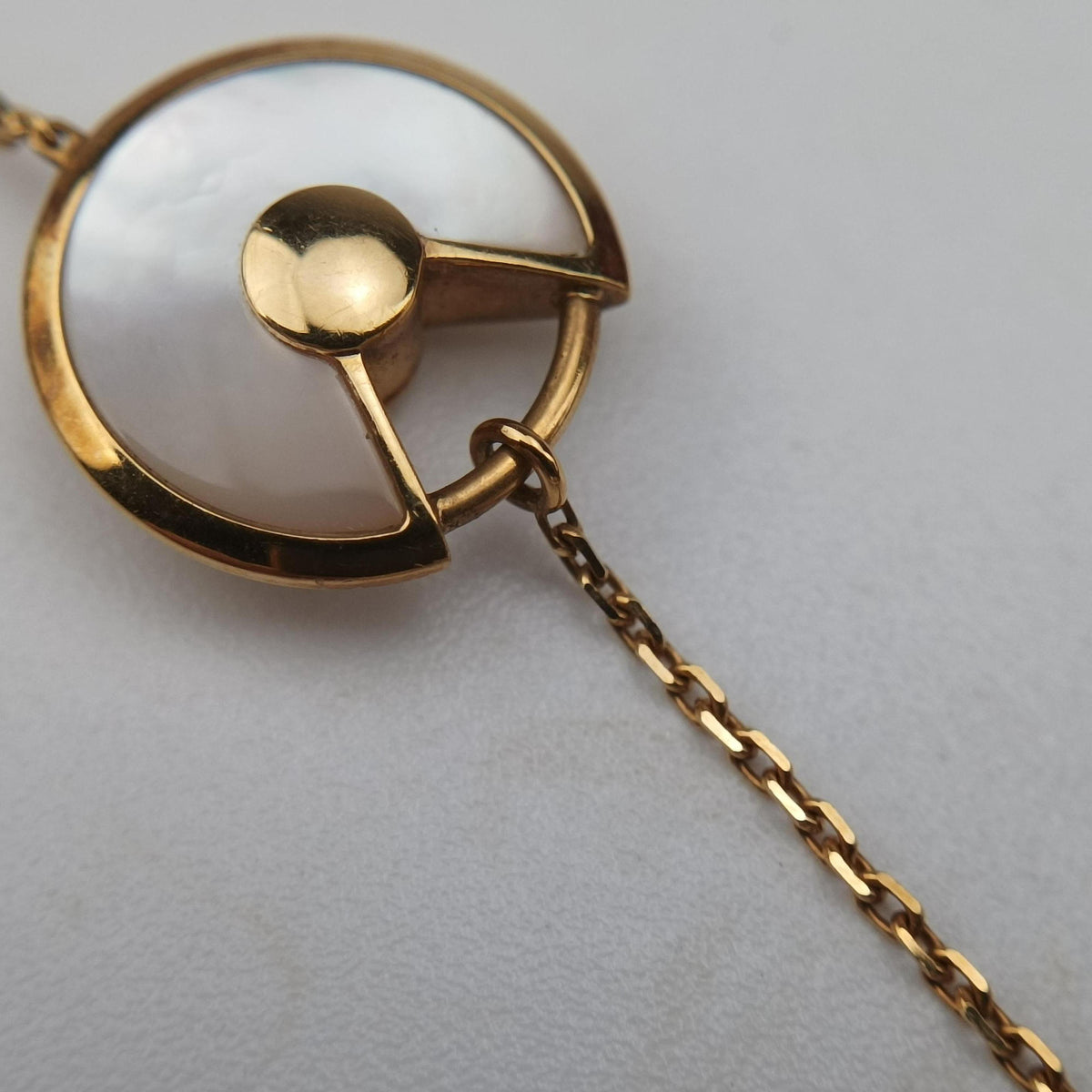 Amulette de Cartier White×golden AU750 B6044017 DBO923アミュレット ドゥ カルティエ ホワイト×ゴールド AU750 B6044017 DBO923