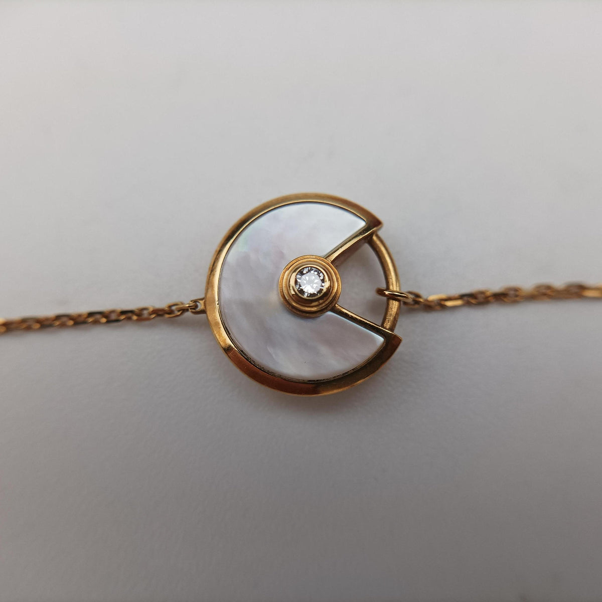 Amulette de Cartier White×golden AU750 B6044017 DBO923アミュレット ドゥ カルティエ ホワイト×ゴールド AU750 B6044017 DBO923