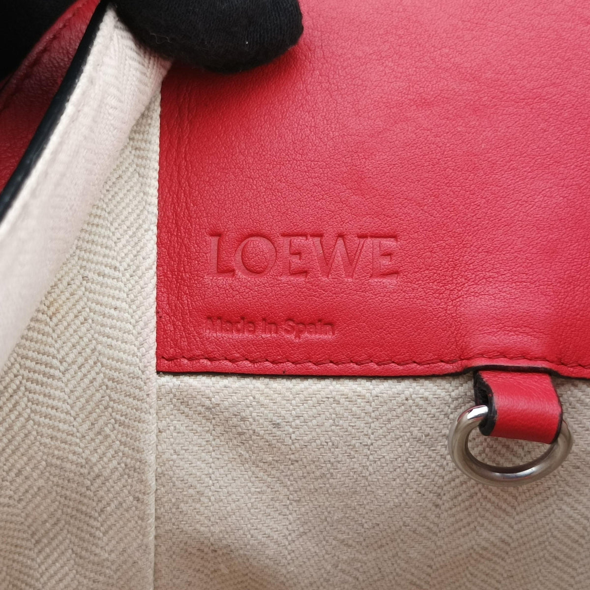 Pre-owned Loewe Hammock Red Leather  shoulderbag | stylenewstar