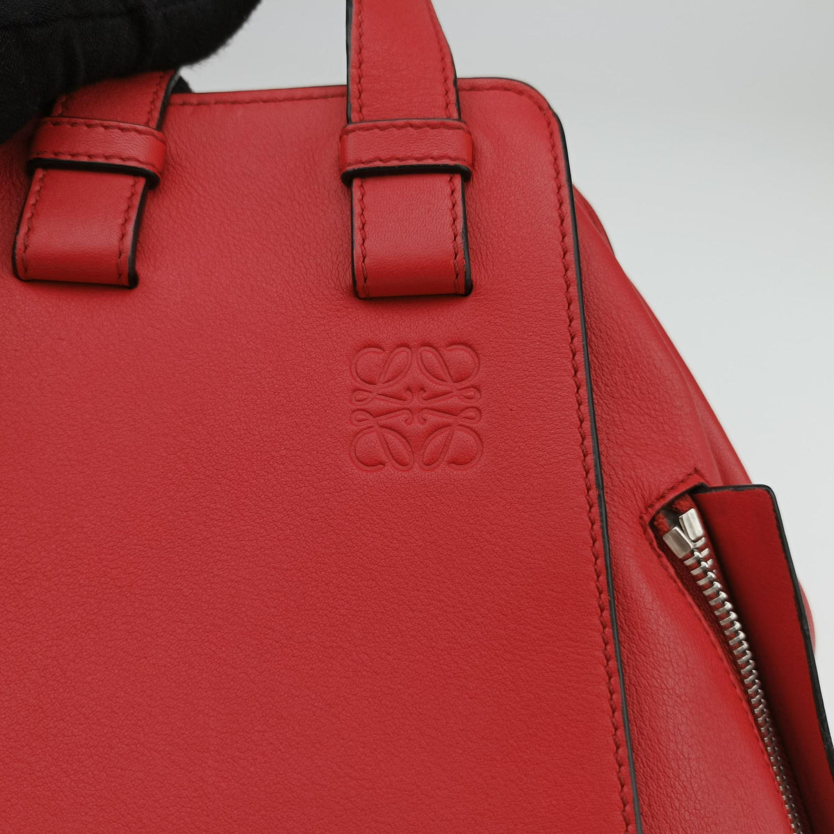 Pre-owned Loewe Hammock Red Leather  shoulderbag | stylenewstar