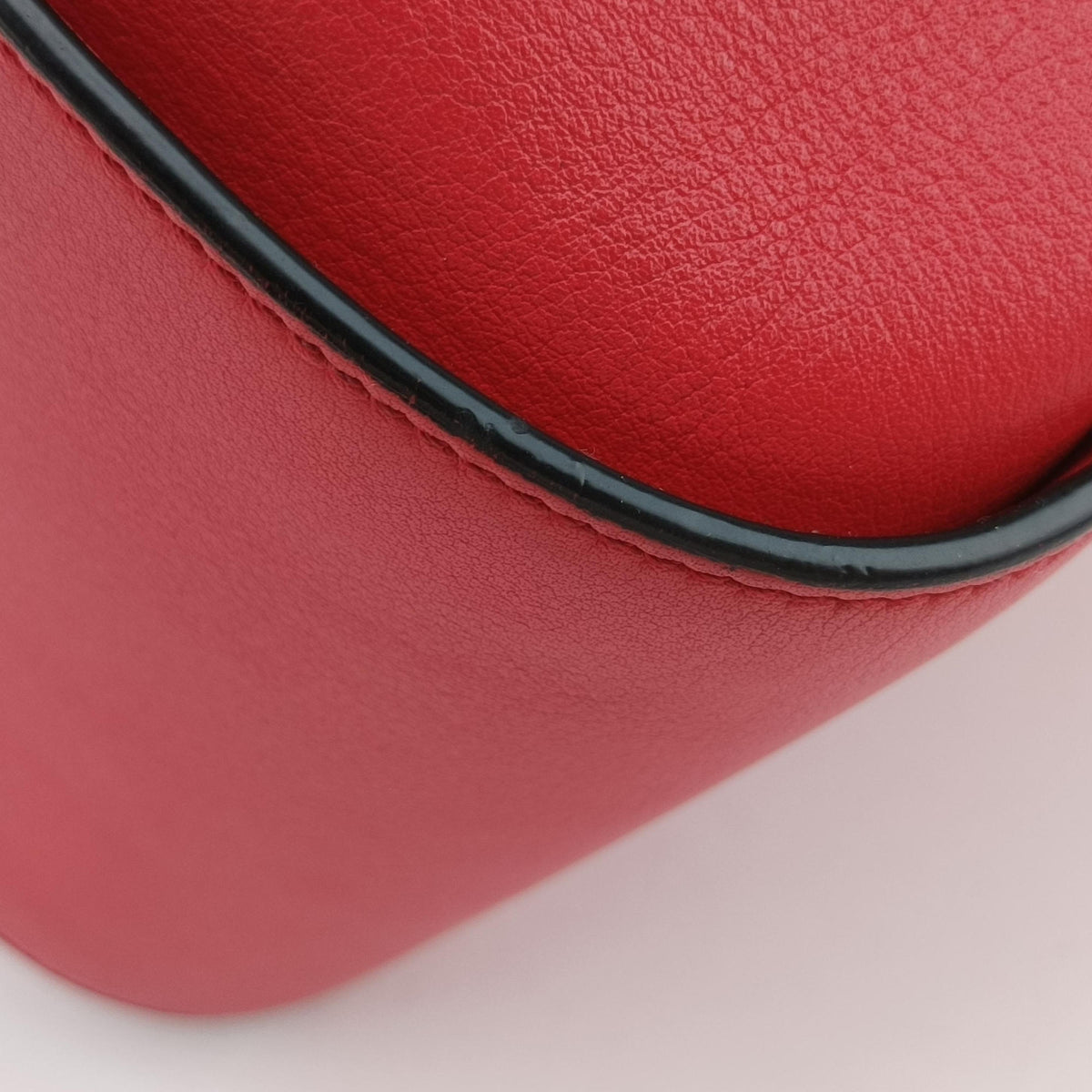 Pre-owned Loewe Hammock Red Leather  shoulderbag | stylenewstar