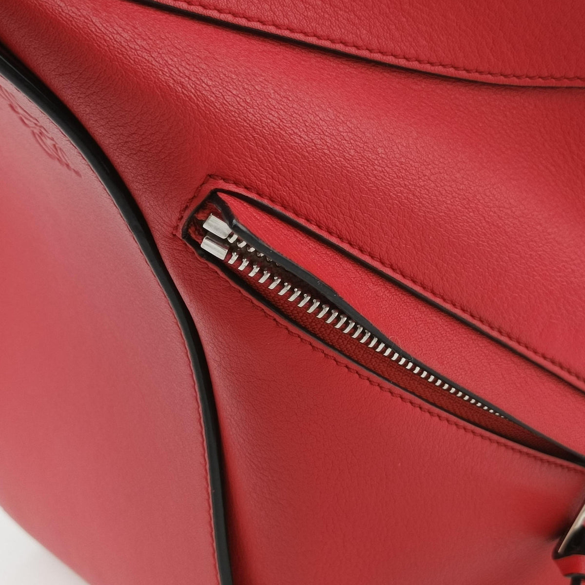 Pre-owned Loewe Hammock Red Leather  shoulderbag | stylenewstar