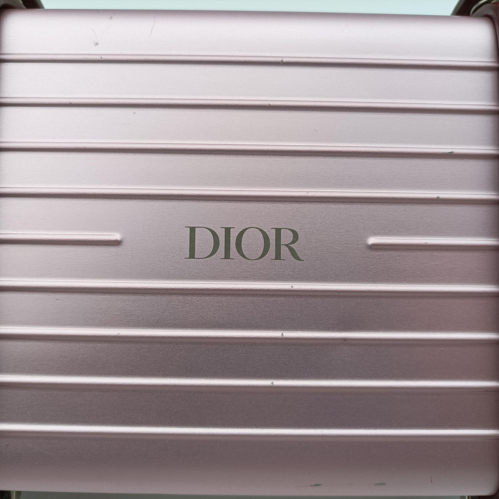 Rimowa Collaboration Pink×red Aluminum×Leather 25-BO-1129リモワコラボ ピンク×レッド アルミニウム×レザー 25-BO-1129