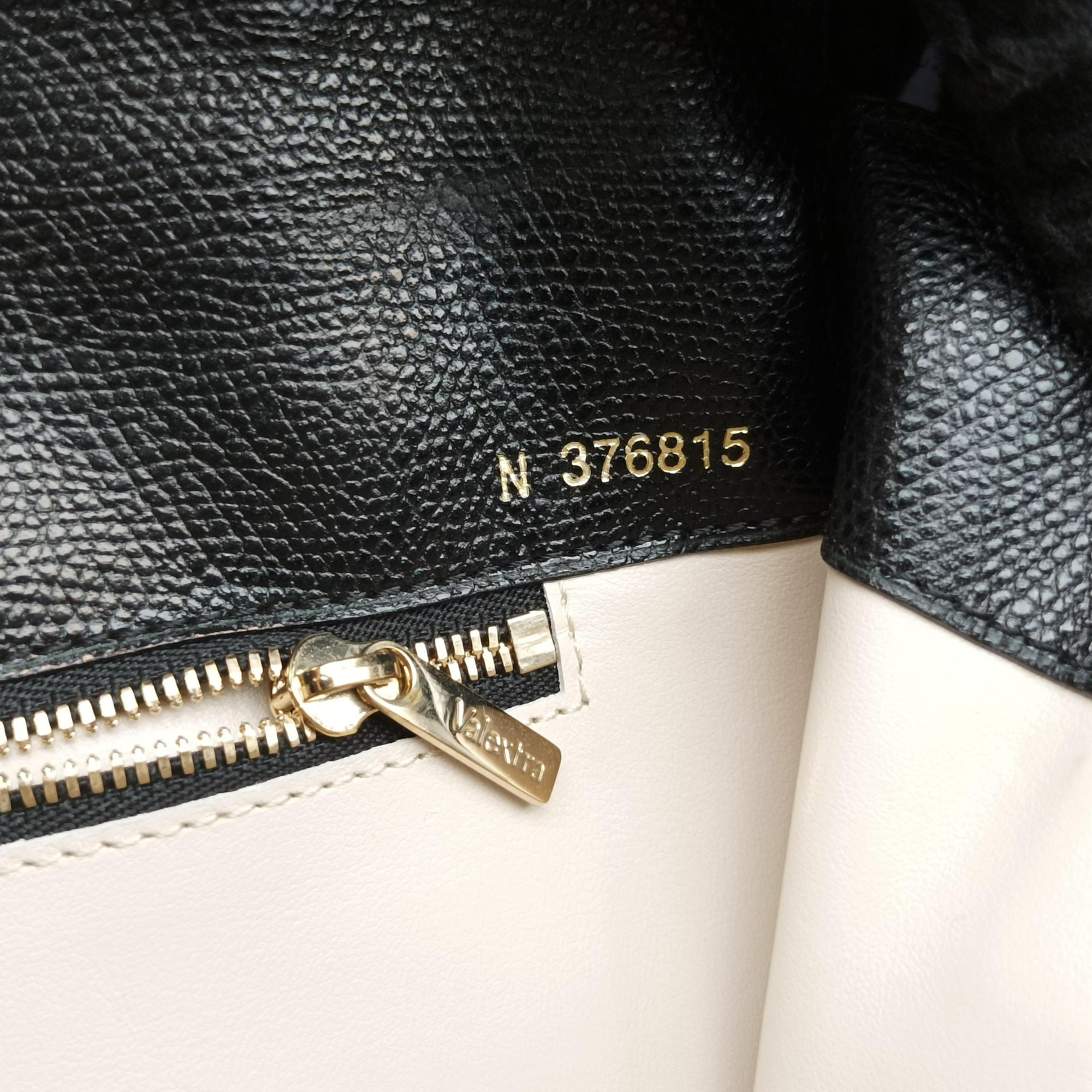 Iside Black Calfskin N 376815イジィデ ブラック カーフスキン N 376815
