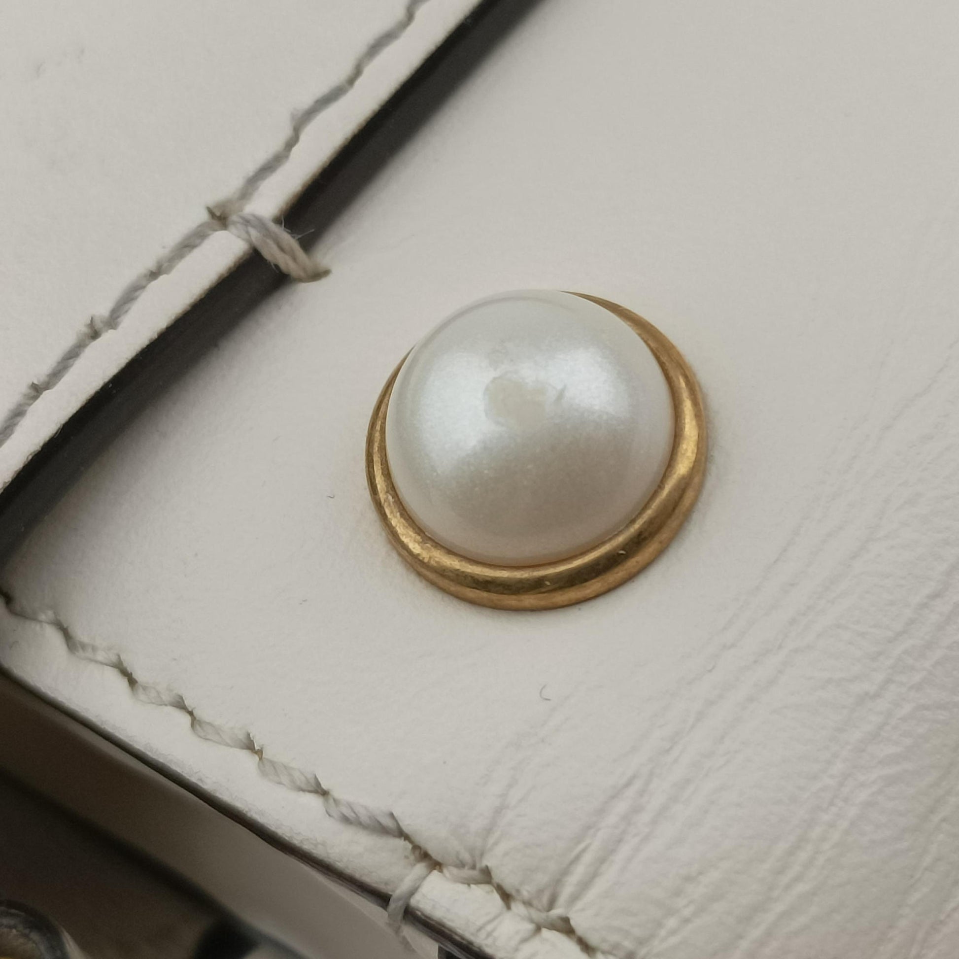 Broadway Pearl Bee White Leather 453778 I021993397ブロードウェイ パール ビー ホワイト レザー 453778 I021993397