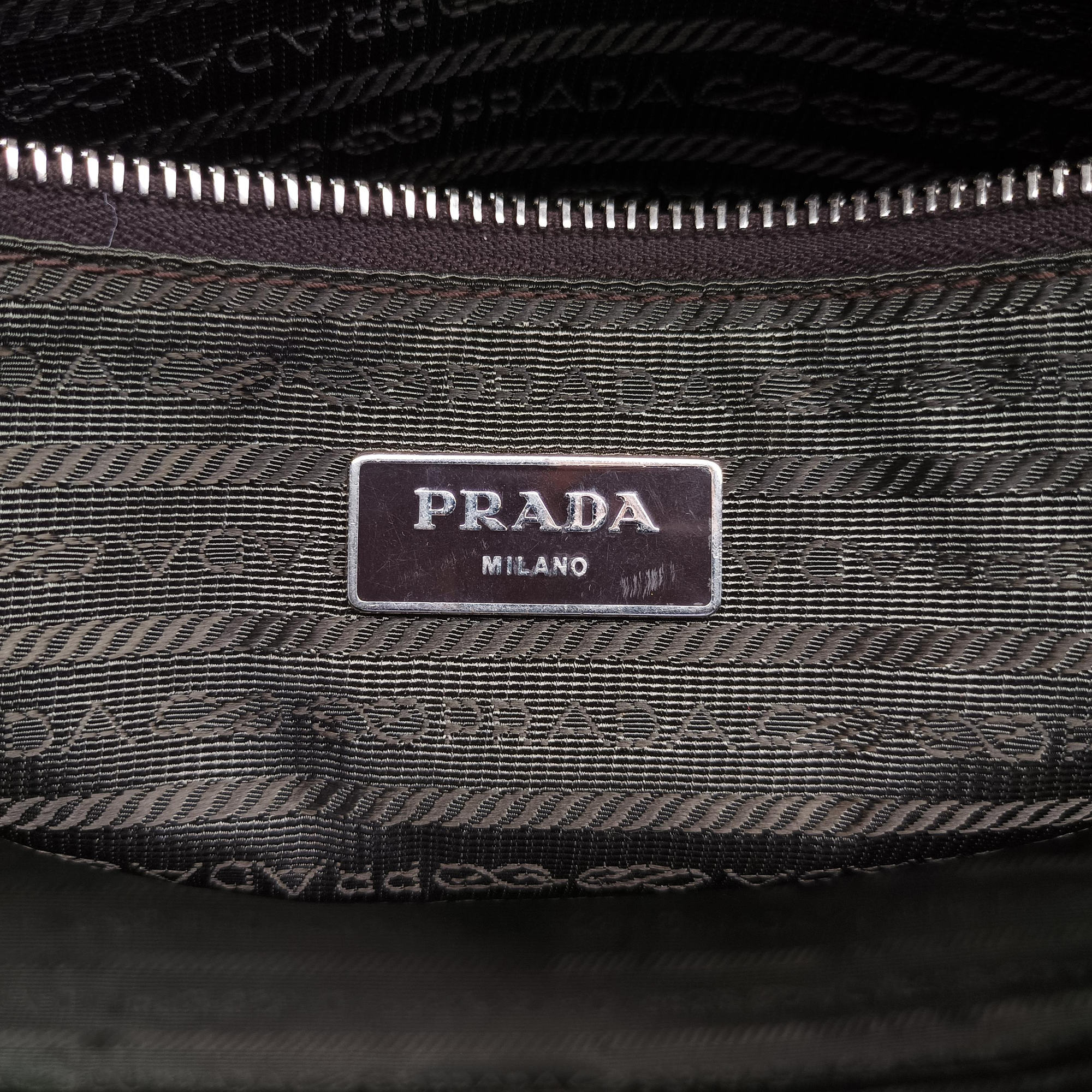 Triangle Logo Plate Brown Saffiano Leather VR0023 49三角 ロゴ プレート ブラウン サフィアーノレザー VR0023 49