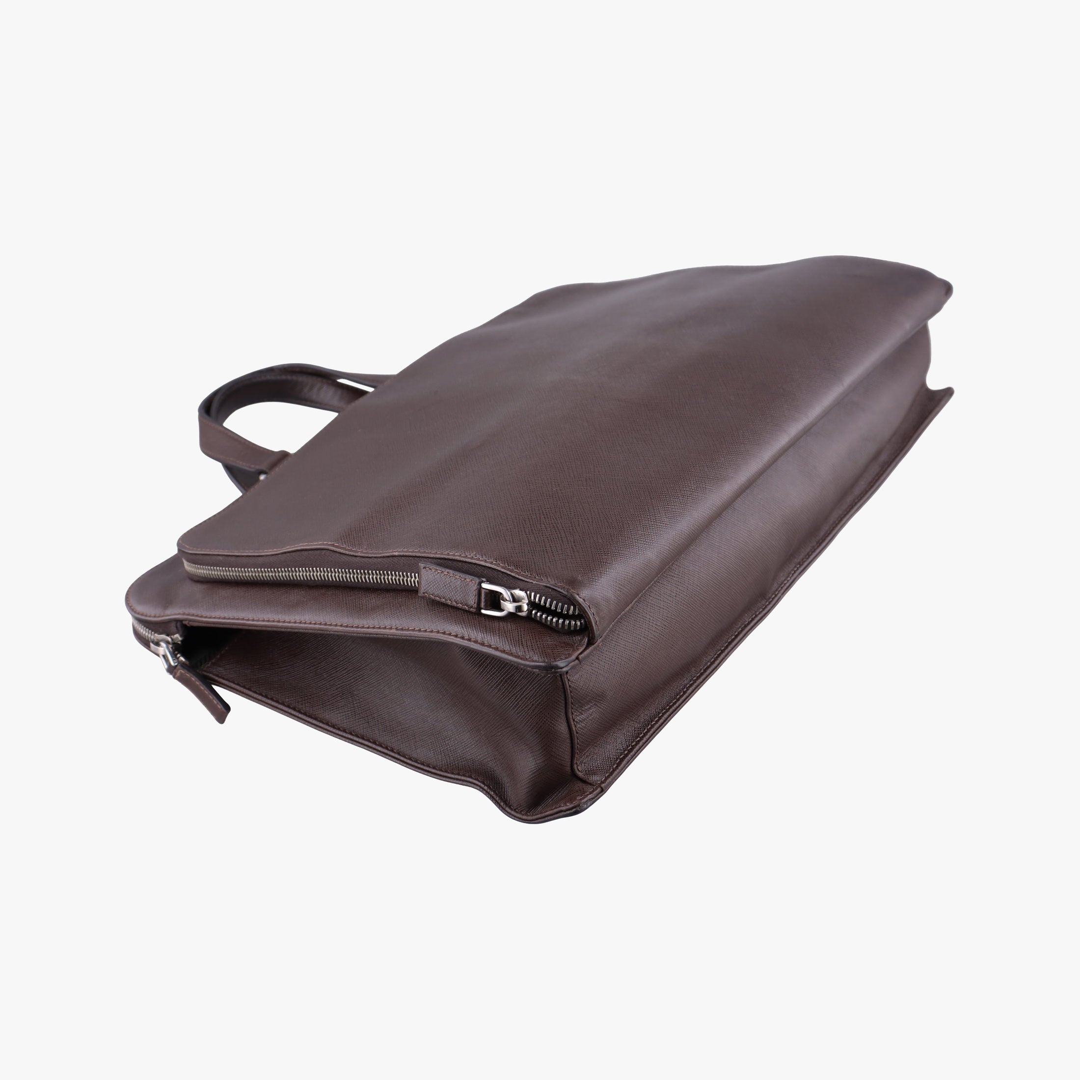 Triangle Logo Plate Brown Saffiano Leather VR0023 49三角 ロゴ プレート ブラウン サフィアーノレザー VR0023 49