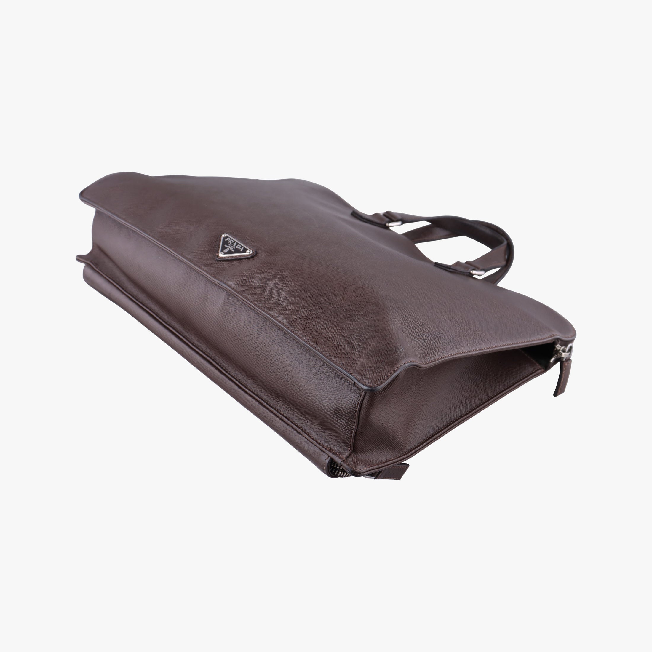 Triangle Logo Plate Brown Saffiano Leather VR0023 49三角 ロゴ プレート ブラウン サフィアーノレザー VR0023 49