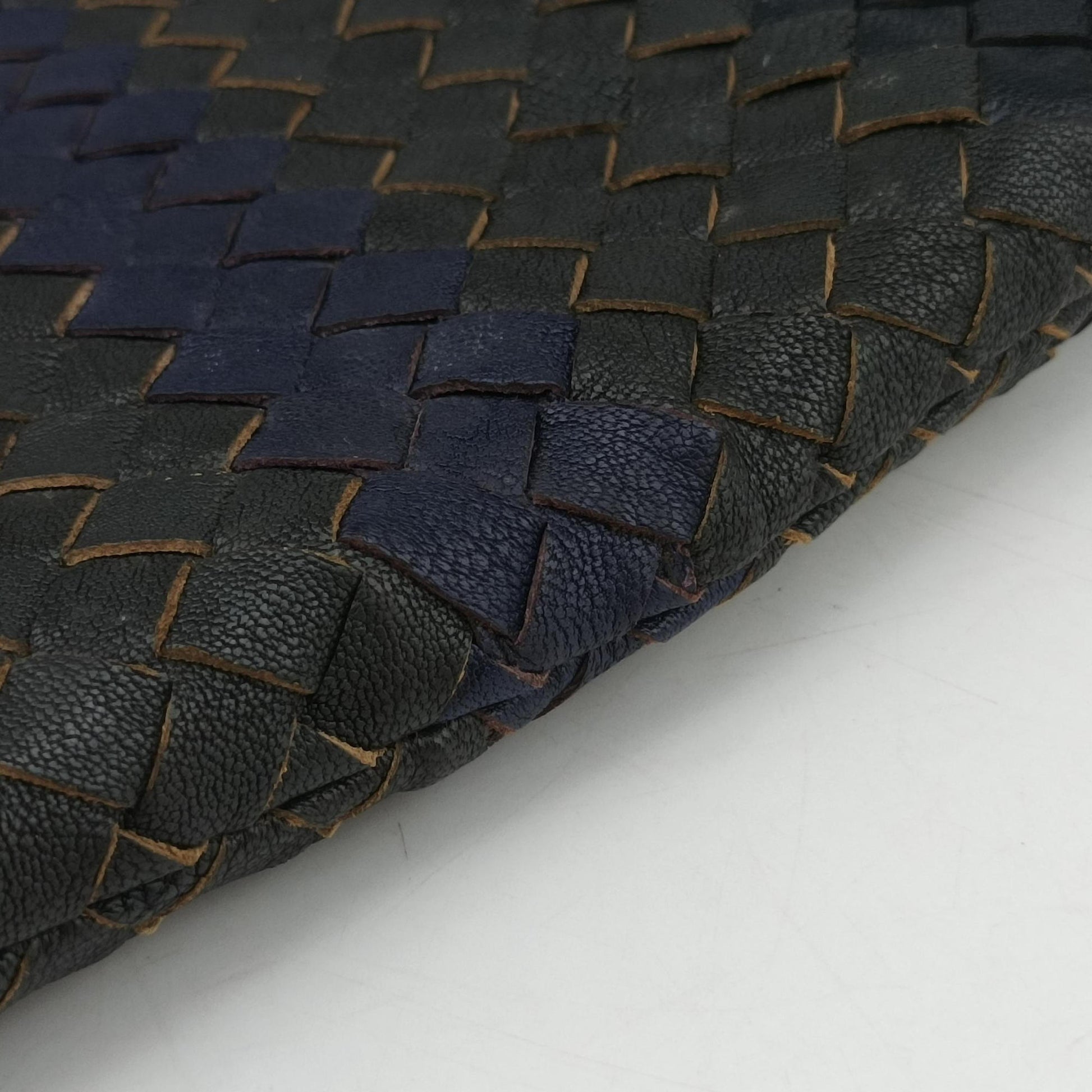 Intrecciato Dark Gray × Blue lambskin B04593134Yイントレチャート ダークグレー × ブルー ラムスキン B04593134Y