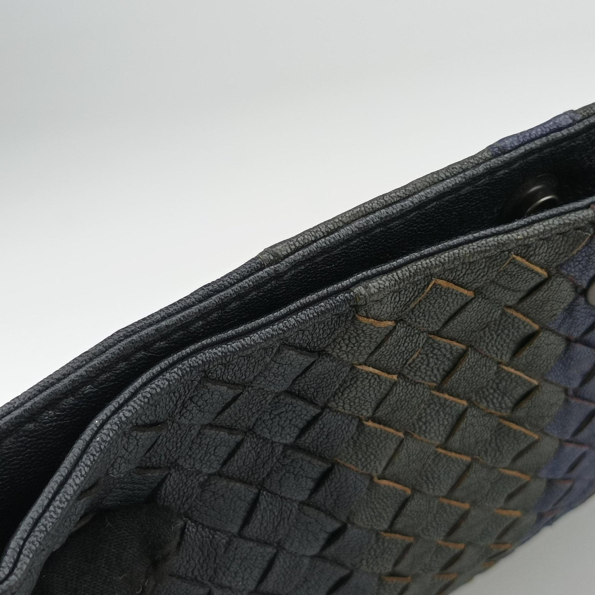 Intrecciato Dark Gray × Blue lambskin B04593134Yイントレチャート ダークグレー × ブルー ラムスキン B04593134Y