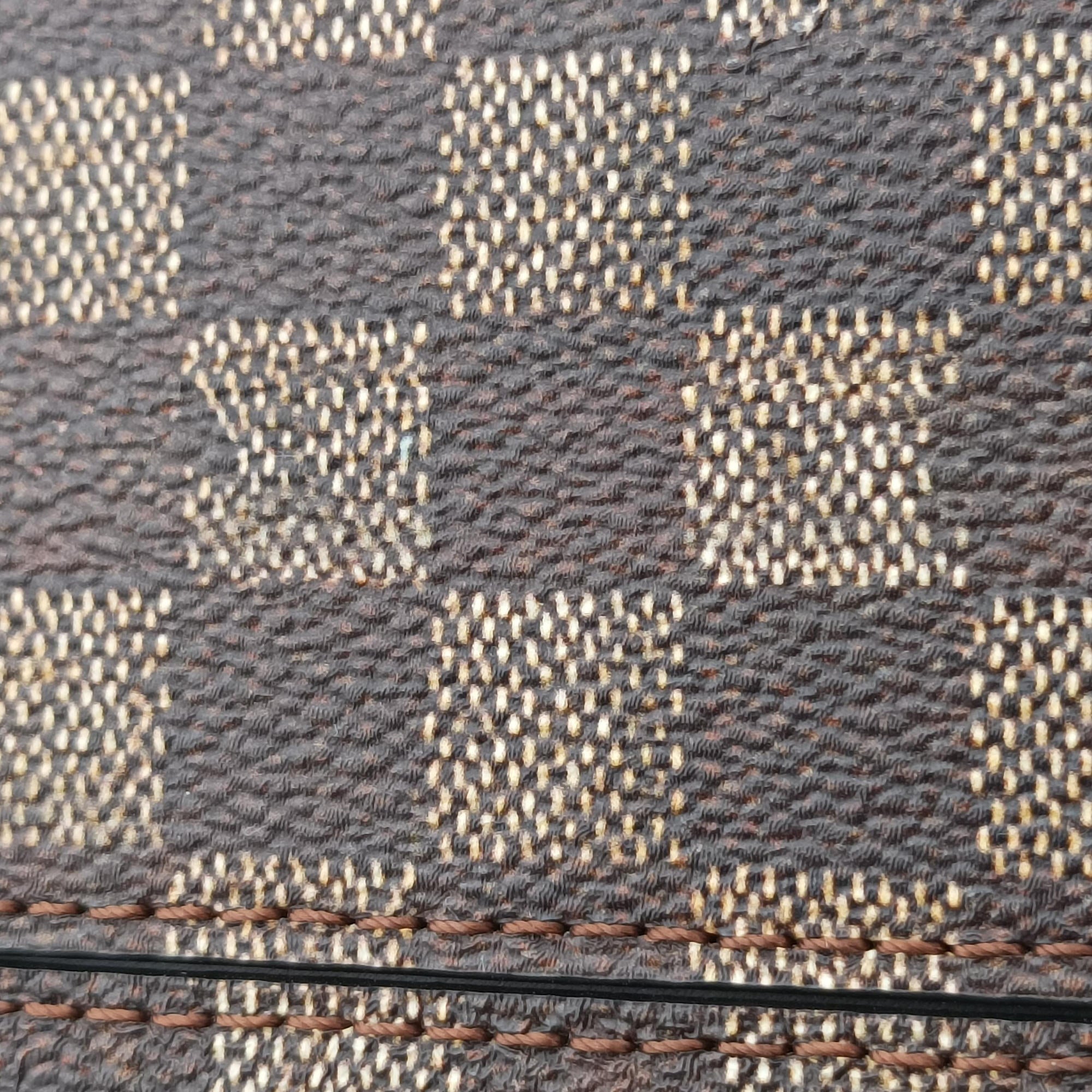 Time Trunk Speedy Bandouliere 25 Damier Ebene × Rouge Transformed Damier Canvas M52249 SN3118タイムトランク スピーディ バンドリエール 25 ダミエ・エベヌ × ルージュ トランスフォームド ダミエ キャンバス M52249 SN3118