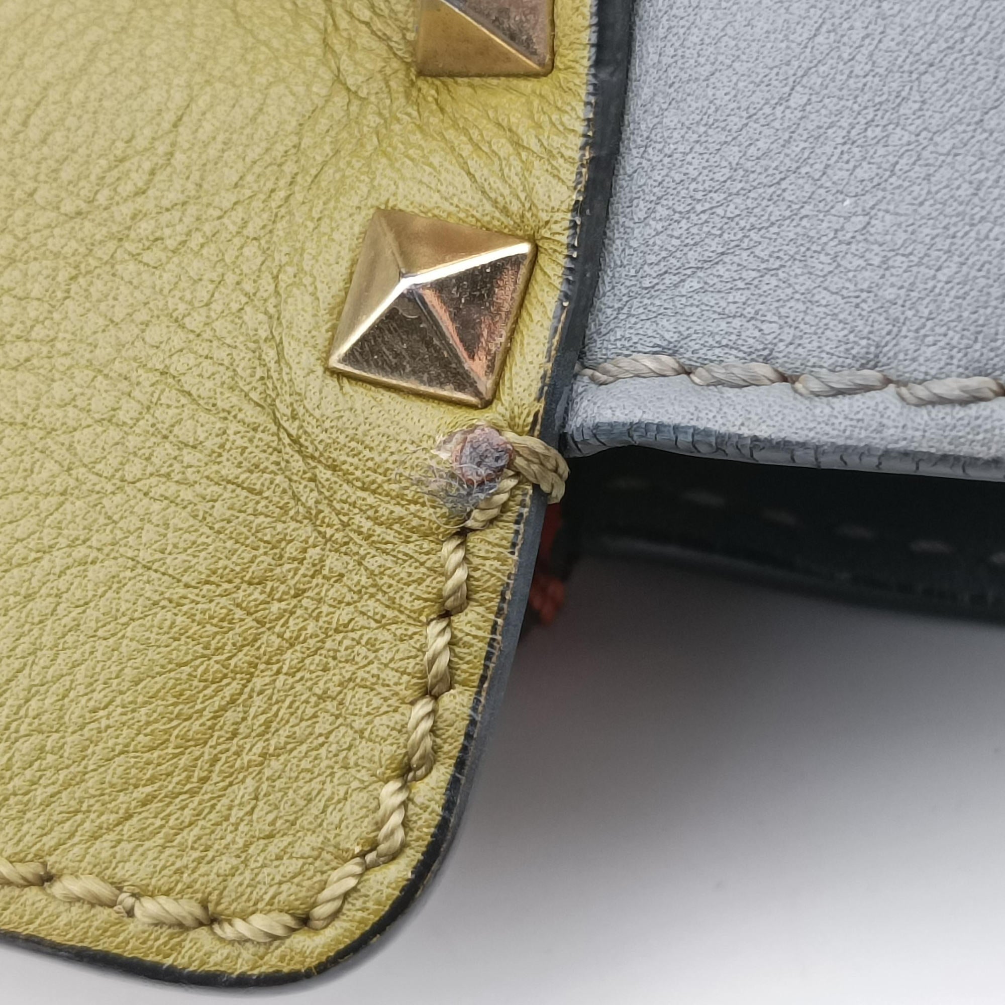 Rockstud Orange × Gray Leather BGH540VMQ3ロックスタッズ オレンジ × グレー レザー BGH540VMQ3
