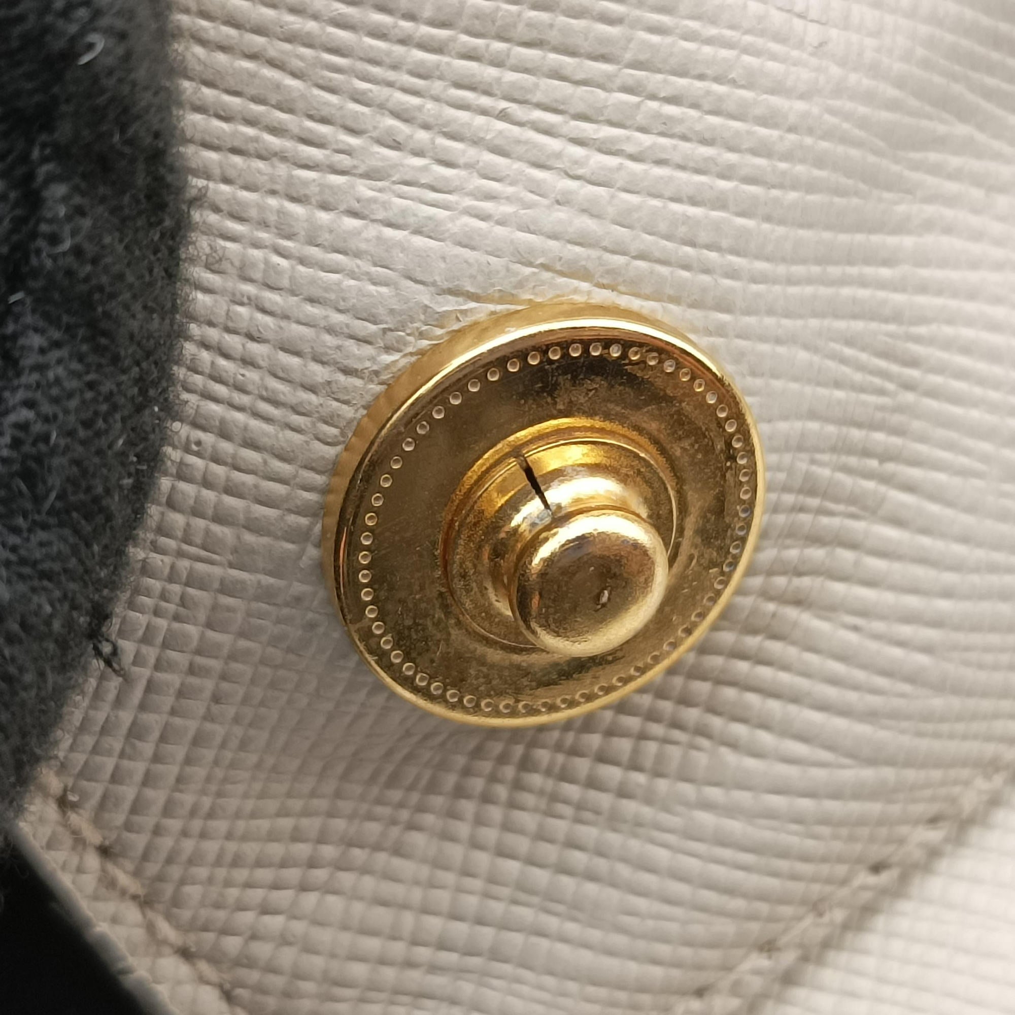 Galleria White SAFFIANO Leather BN1801 208ガレリア ホワイト サフィアーノレザー BN1801 208