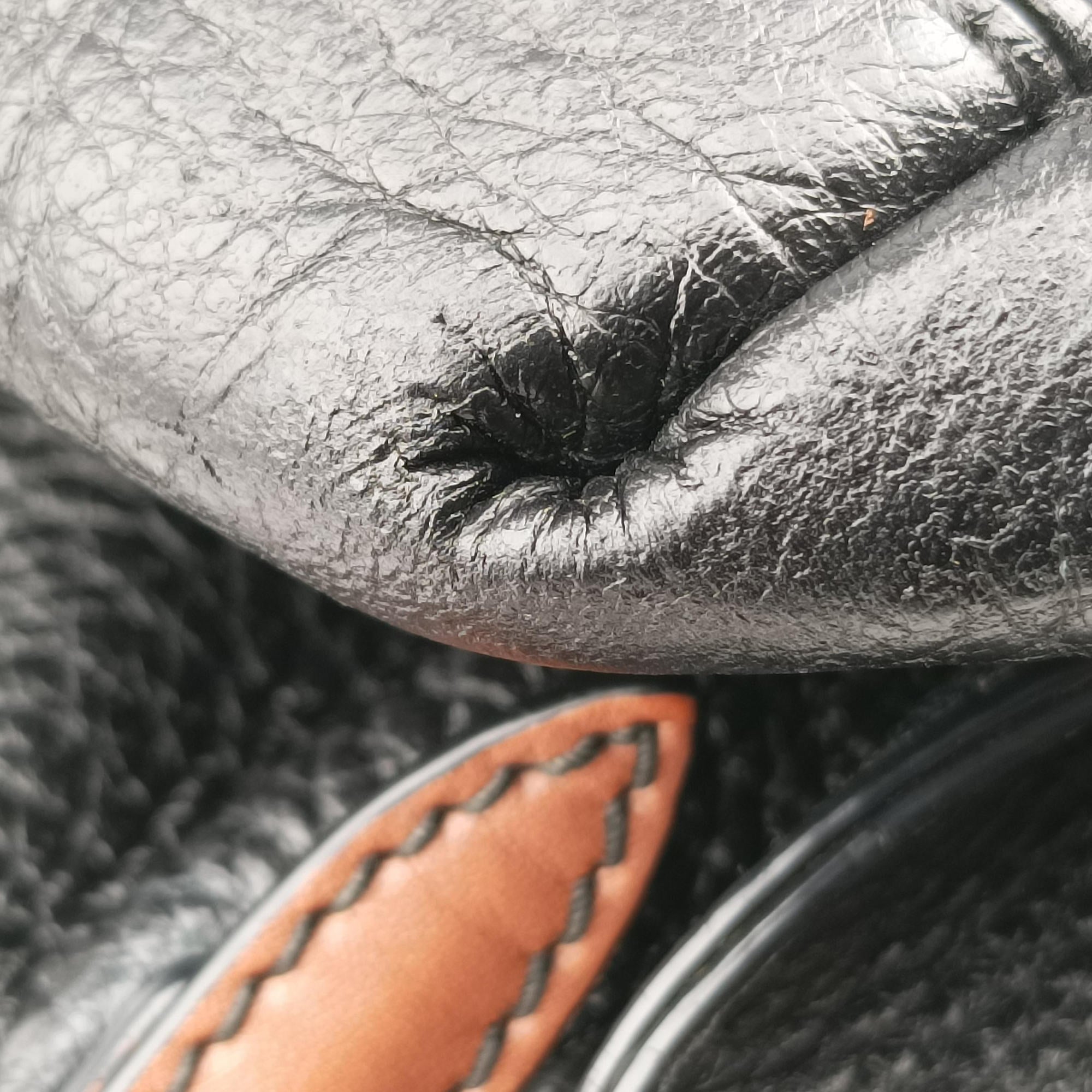 Cube soft bag Black x Brown Leather B06796709Jキューブソフトバッグ ブラック x ブラウン レザー B06796709J