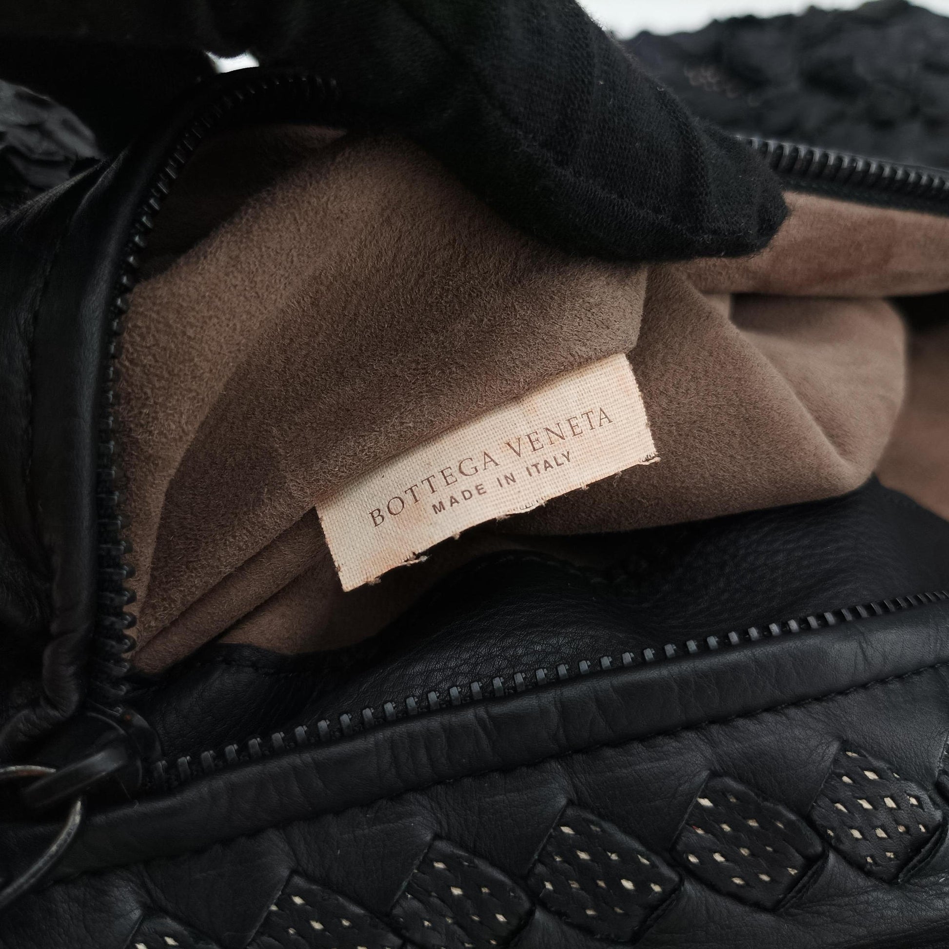 Laser-cut Floral Applique Limited Edition Black Leather 278224 VT610 9613 EPEV 2011 3806 A限定 フラワー パッチワーク ブラック レザー 278224 VT610 9613 EPEV 2011 3806 A