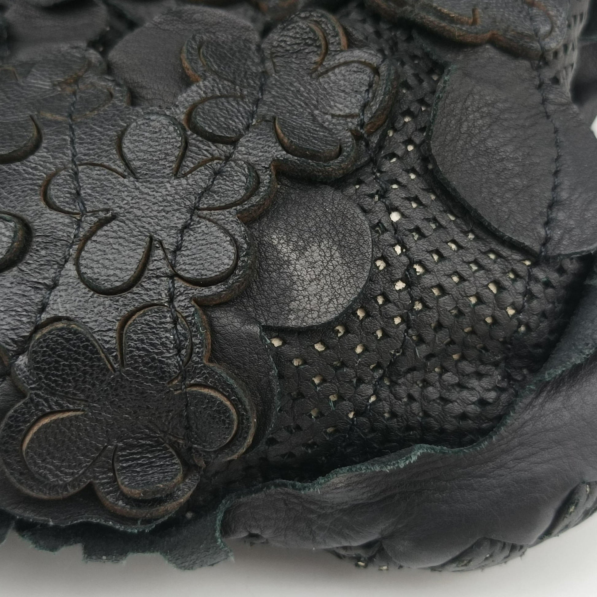 Laser-cut Floral Applique Limited Edition Black Leather 278224 VT610 9613 EPEV 2011 3806 A限定 フラワー パッチワーク ブラック レザー 278224 VT610 9613 EPEV 2011 3806 A