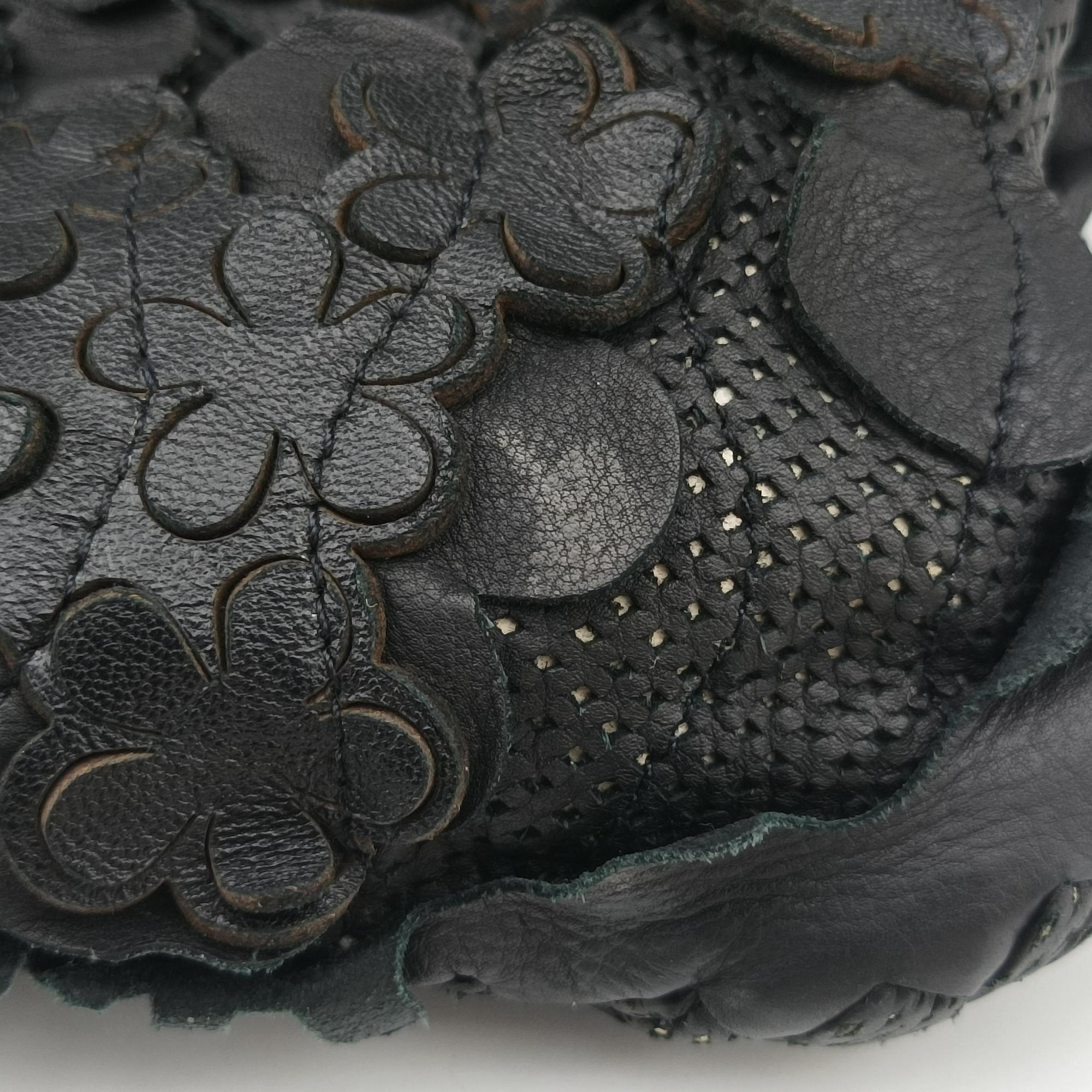 Laser-cut Floral Applique Limited Edition Black Leather 278224 VT610 9613 EPEV 2011 3806 A限定 フラワー パッチワーク ブラック レザー 278224 VT610 9613 EPEV 2011 3806 A