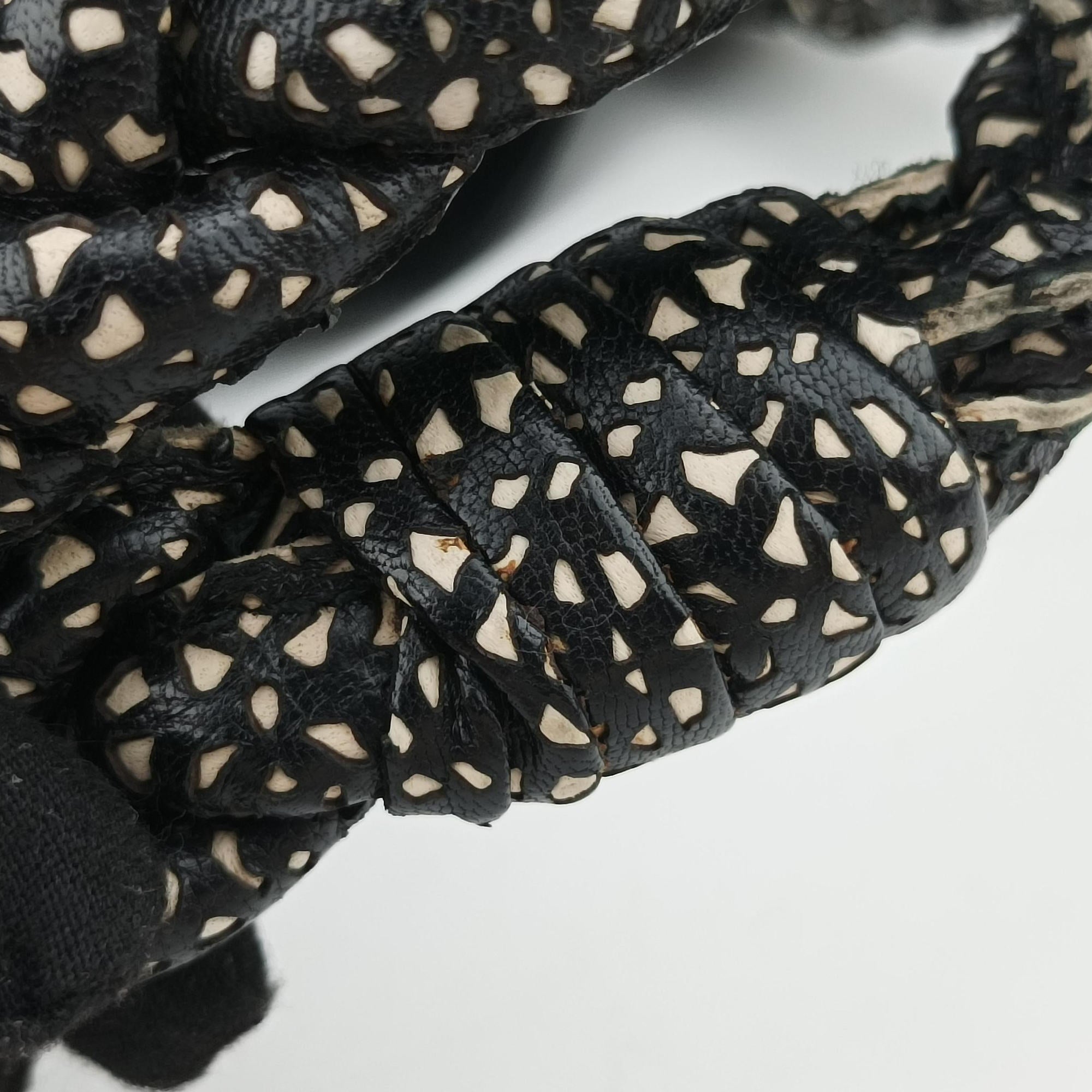 Laser-cut Floral Applique Limited Edition Black Leather 278224 VT610 9613 EPEV 2011 3806 A限定 フラワー パッチワーク ブラック レザー 278224 VT610 9613 EPEV 2011 3806 A