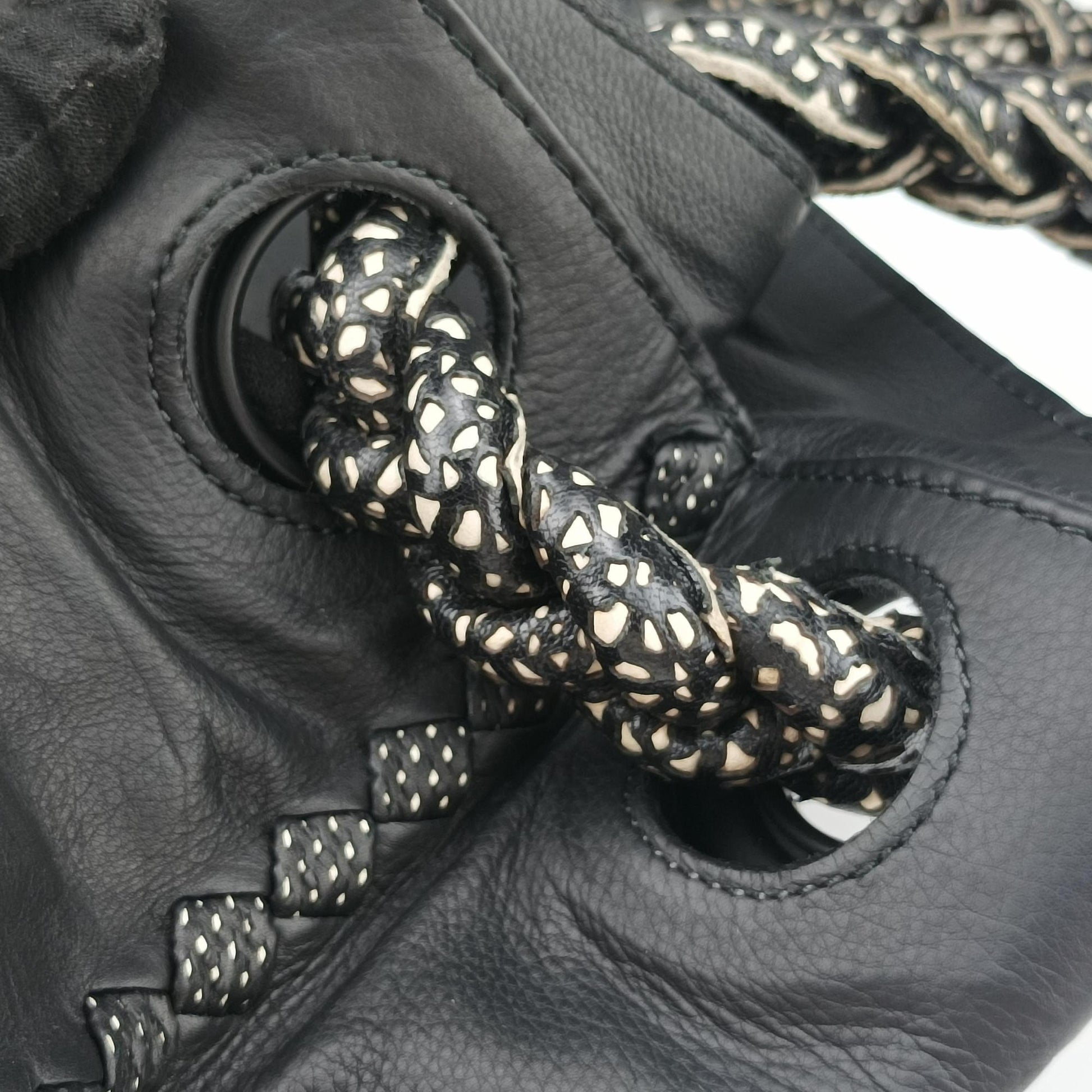 Laser-cut Floral Applique Limited Edition Black Leather 278224 VT610 9613 EPEV 2011 3806 A限定 フラワー パッチワーク ブラック レザー 278224 VT610 9613 EPEV 2011 3806 A
