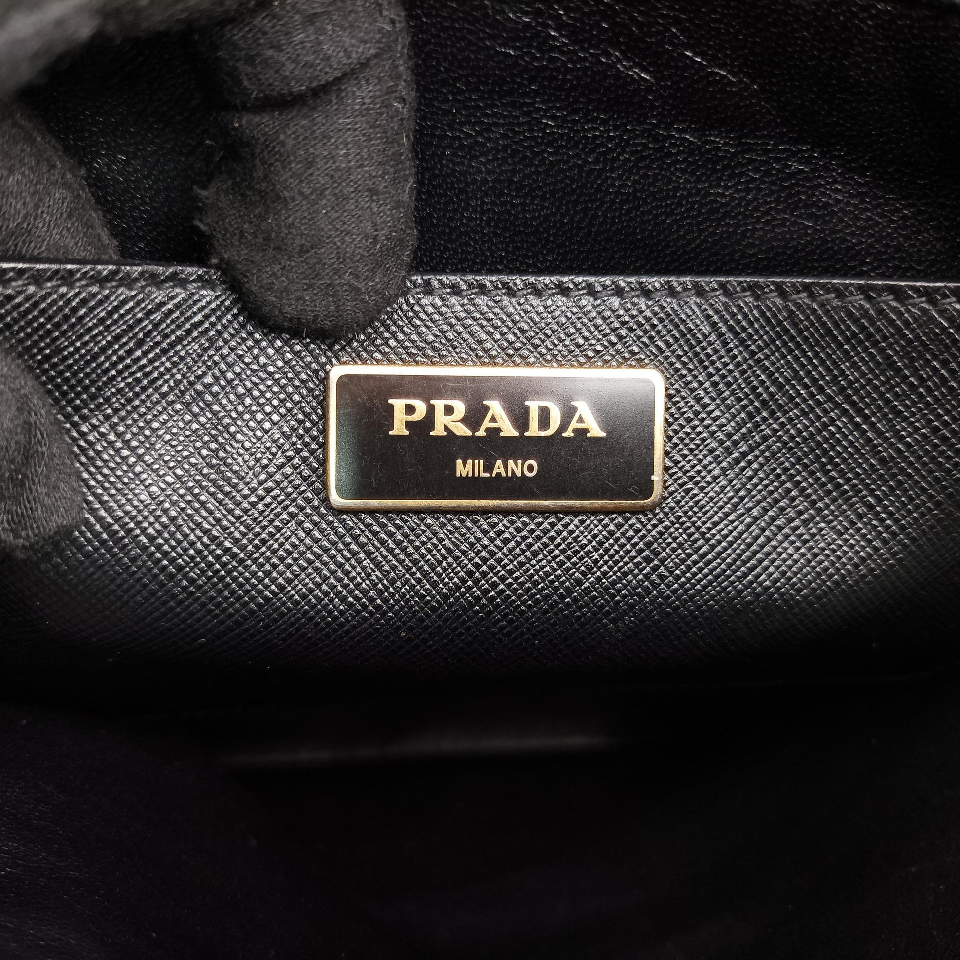 Triple Pocket Convertible Zip Tote Black SAFFIANO　Leather BN2603 7/R 208トリプルポケット コンバーチブル ジップ トート ブラック サフィアーノレザー BN2603 7/R 208