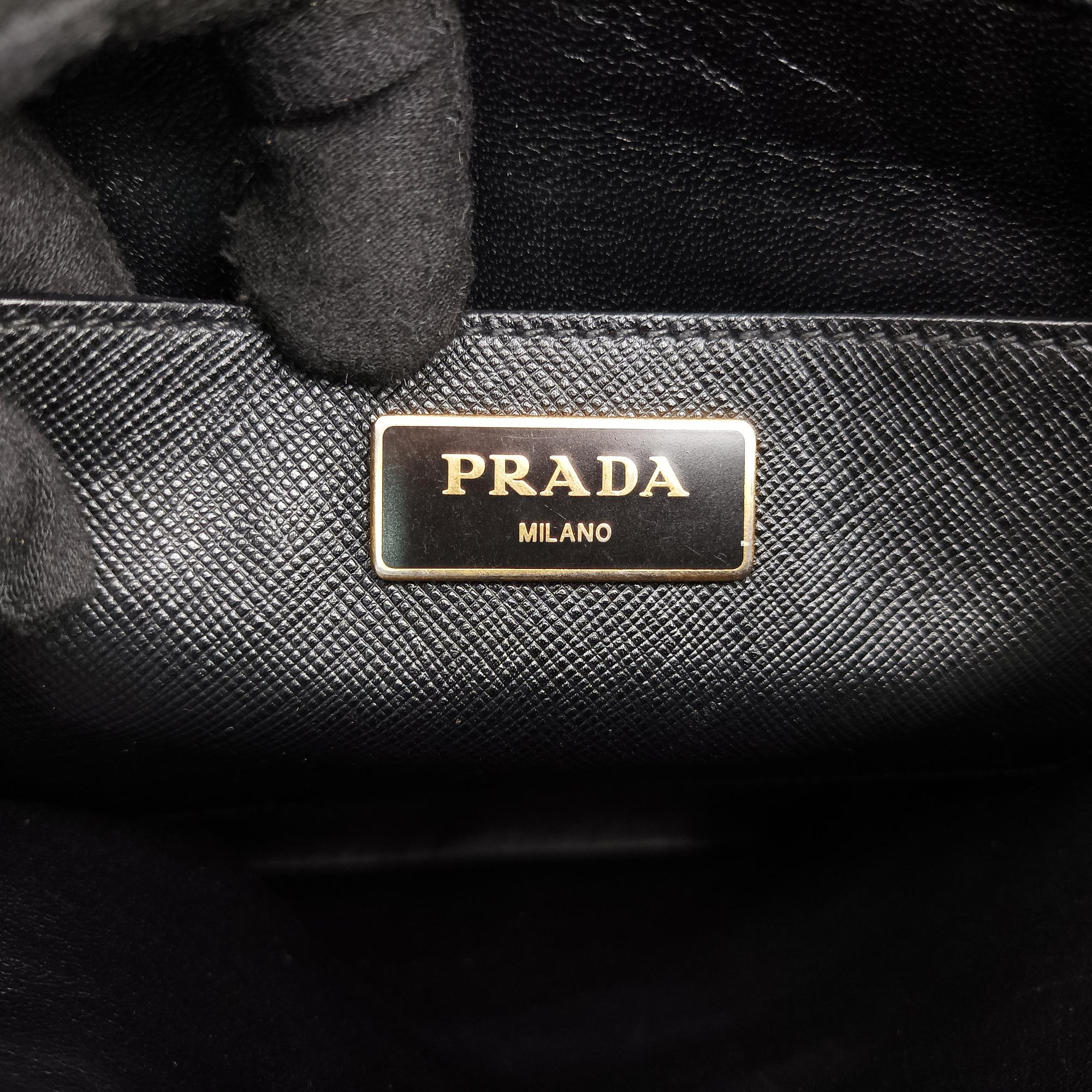 Triple Pocket Convertible Zip Tote Black SAFFIANO　Leather BN2603 7/R 208トリプルポケット コンバーチブル ジップ トート ブラック サフィアーノレザー BN2603 7/R 208