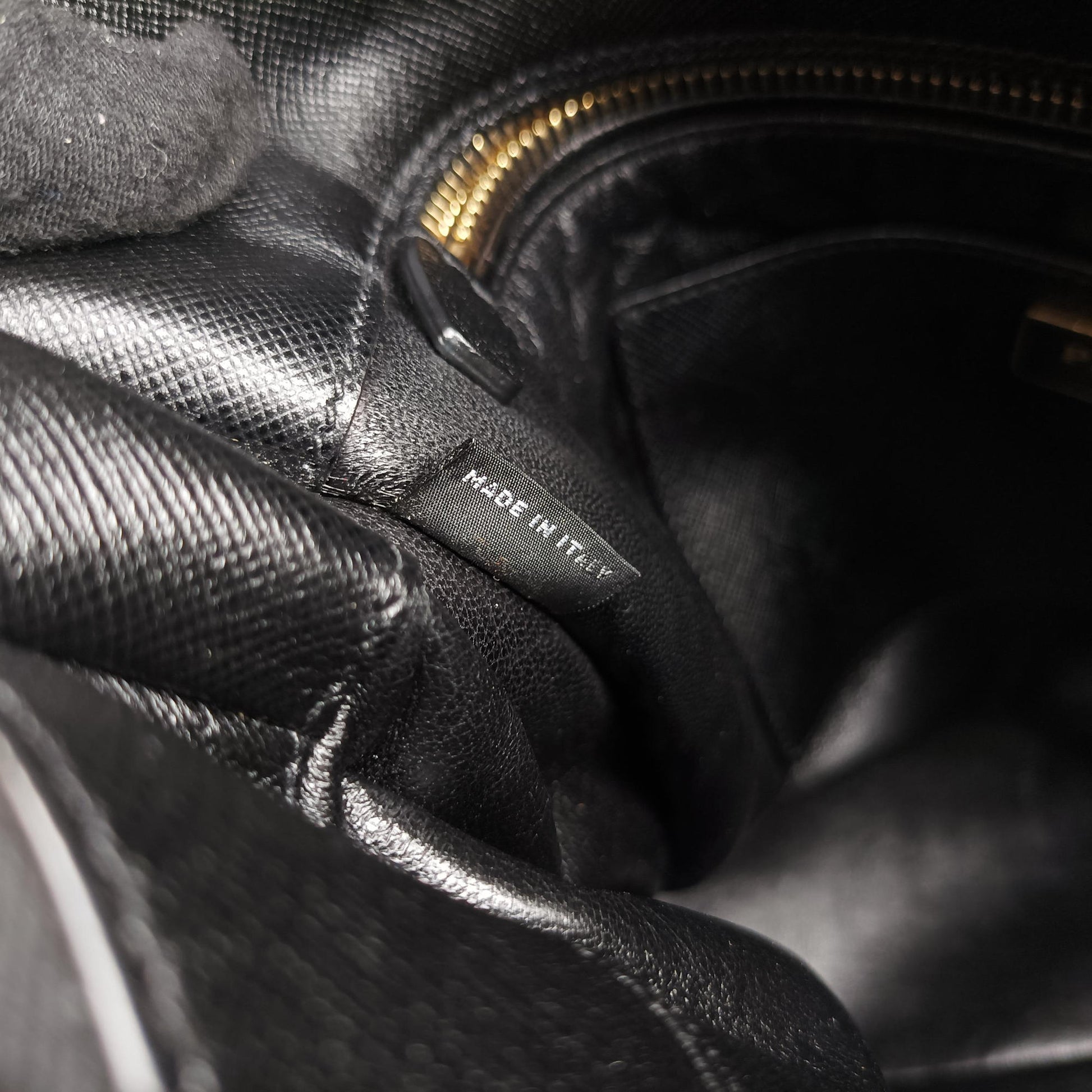 Triple Pocket Convertible Zip Tote Black SAFFIANO　Leather BN2603 7/R 208トリプルポケット コンバーチブル ジップ トート ブラック サフィアーノレザー BN2603 7/R 208