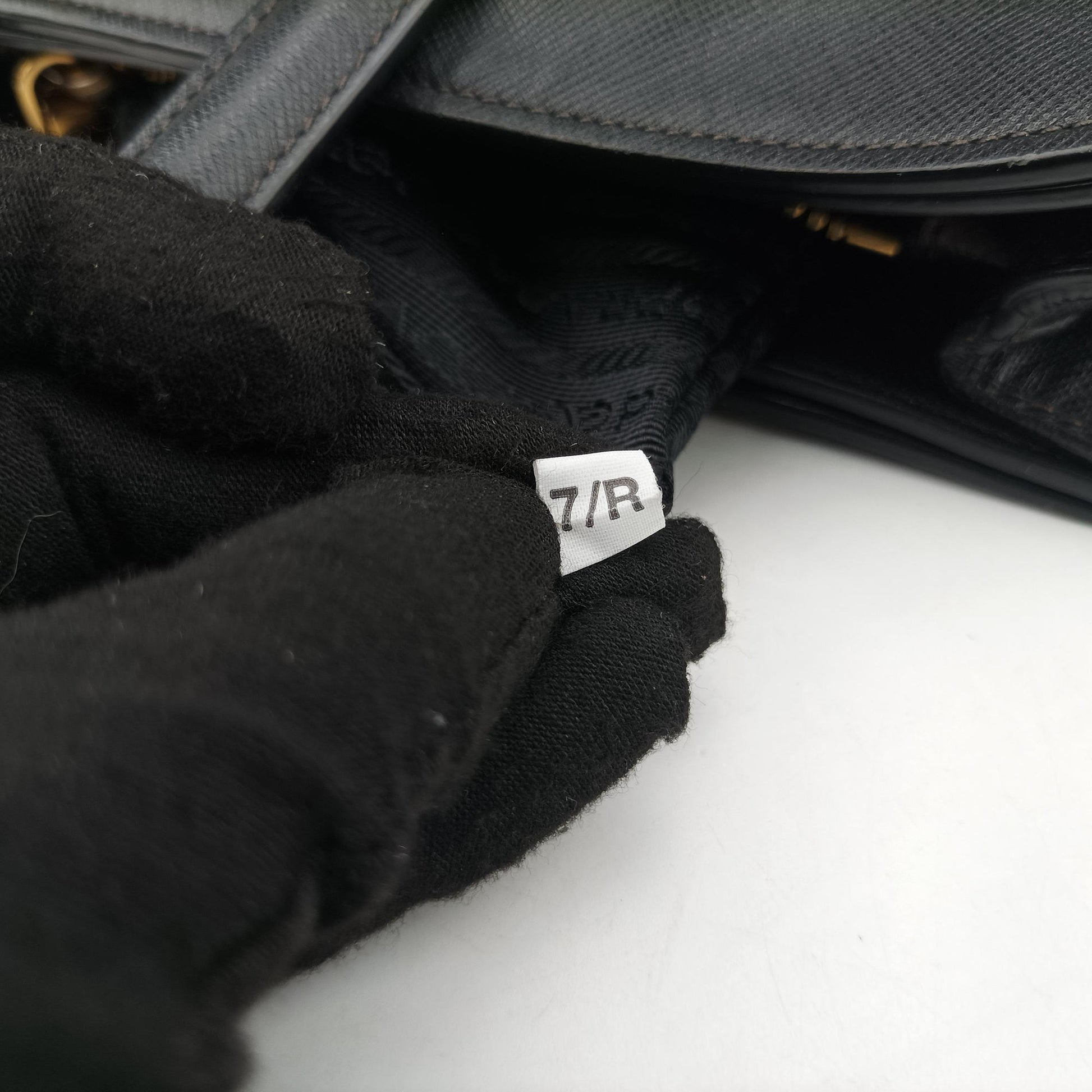 Triple Pocket Convertible Zip Tote Black SAFFIANO　Leather BN2603 7/R 208トリプルポケット コンバーチブル ジップ トート ブラック サフィアーノレザー BN2603 7/R 208