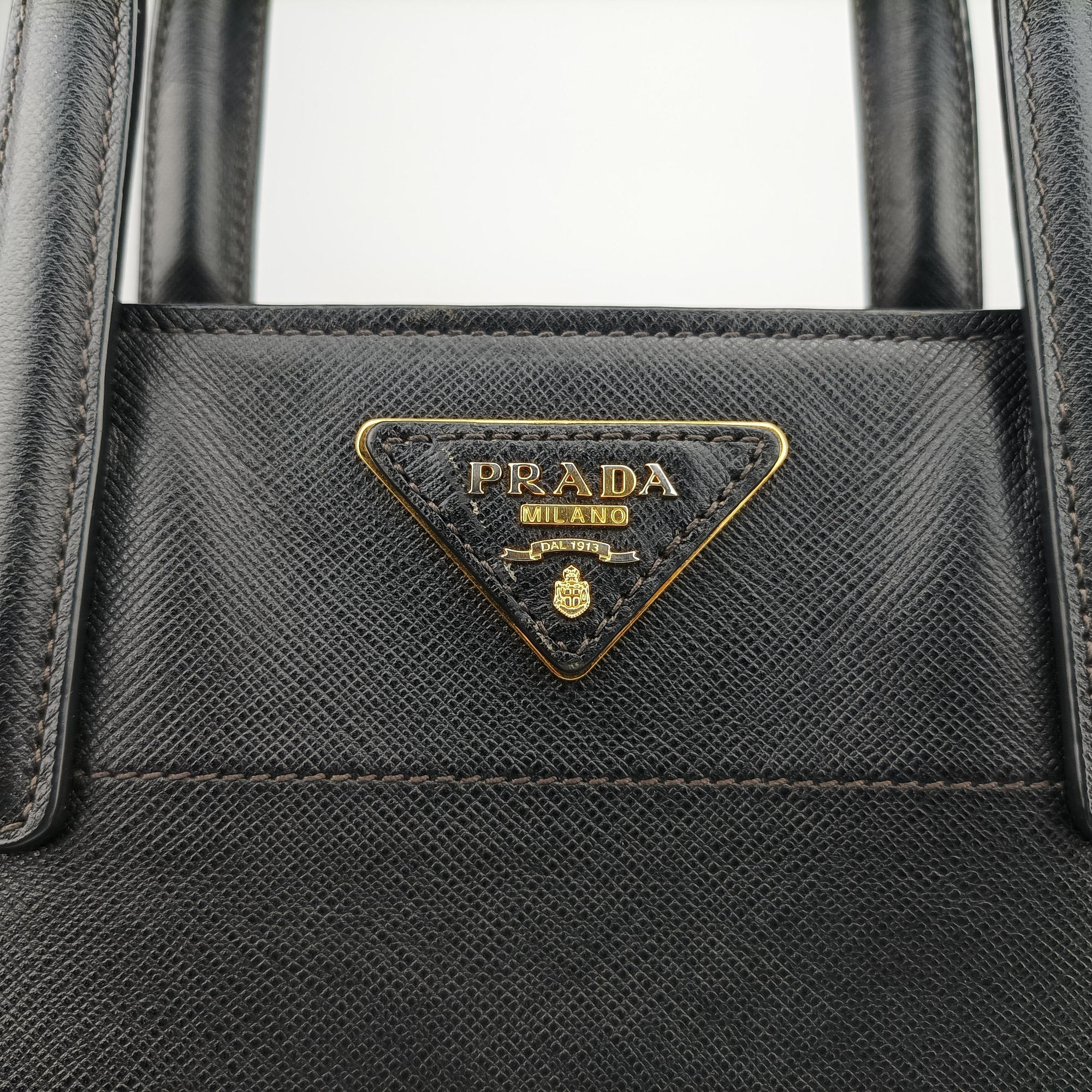 Triple Pocket Convertible Zip Tote Black SAFFIANO　Leather BN2603 7/R 208トリプルポケット コンバーチブル ジップ トート ブラック サフィアーノレザー BN2603 7/R 208