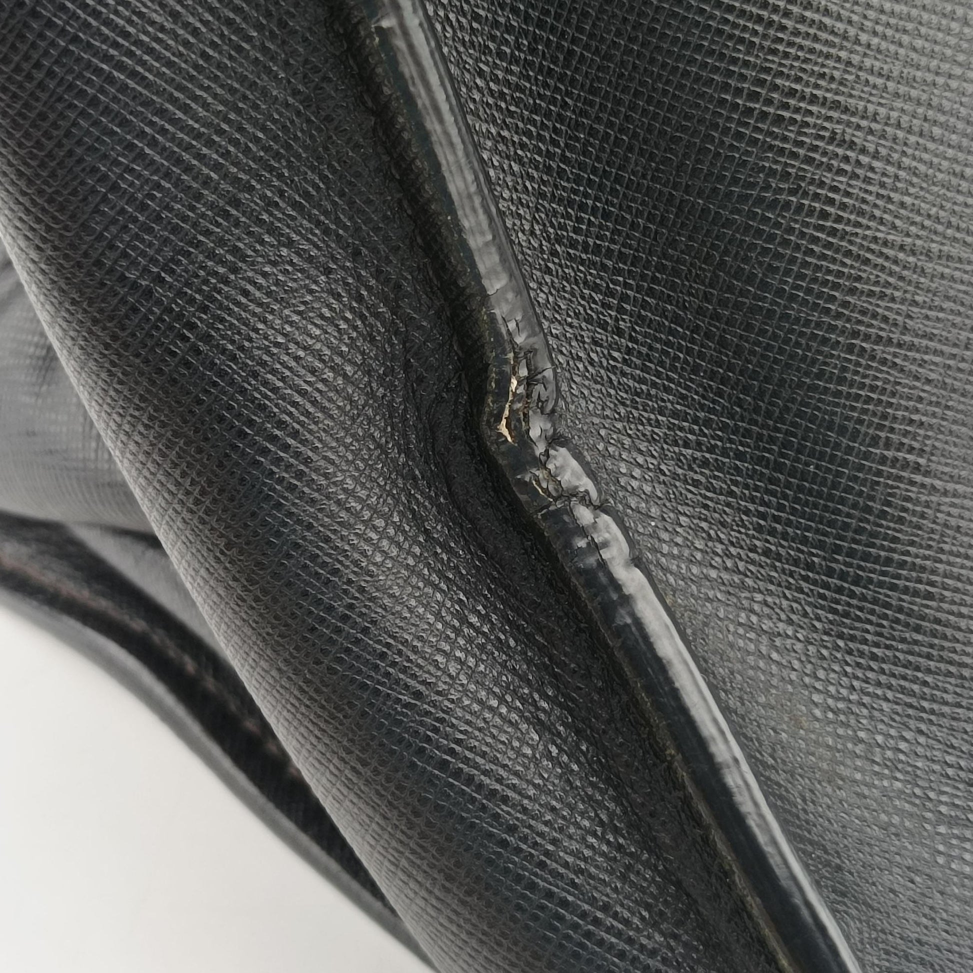 Triple Pocket Convertible Zip Tote Black SAFFIANO　Leather BN2603 7/R 208トリプルポケット コンバーチブル ジップ トート ブラック サフィアーノレザー BN2603 7/R 208