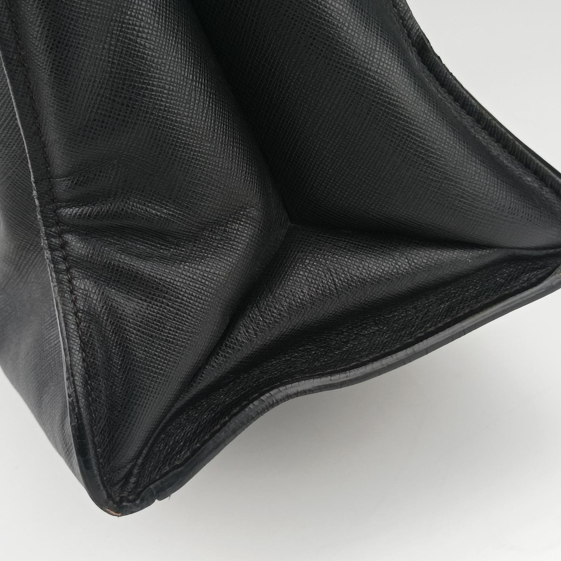 Triple Pocket Convertible Zip Tote Black SAFFIANO　Leather BN2603 7/R 208トリプルポケット コンバーチブル ジップ トート ブラック サフィアーノレザー BN2603 7/R 208
