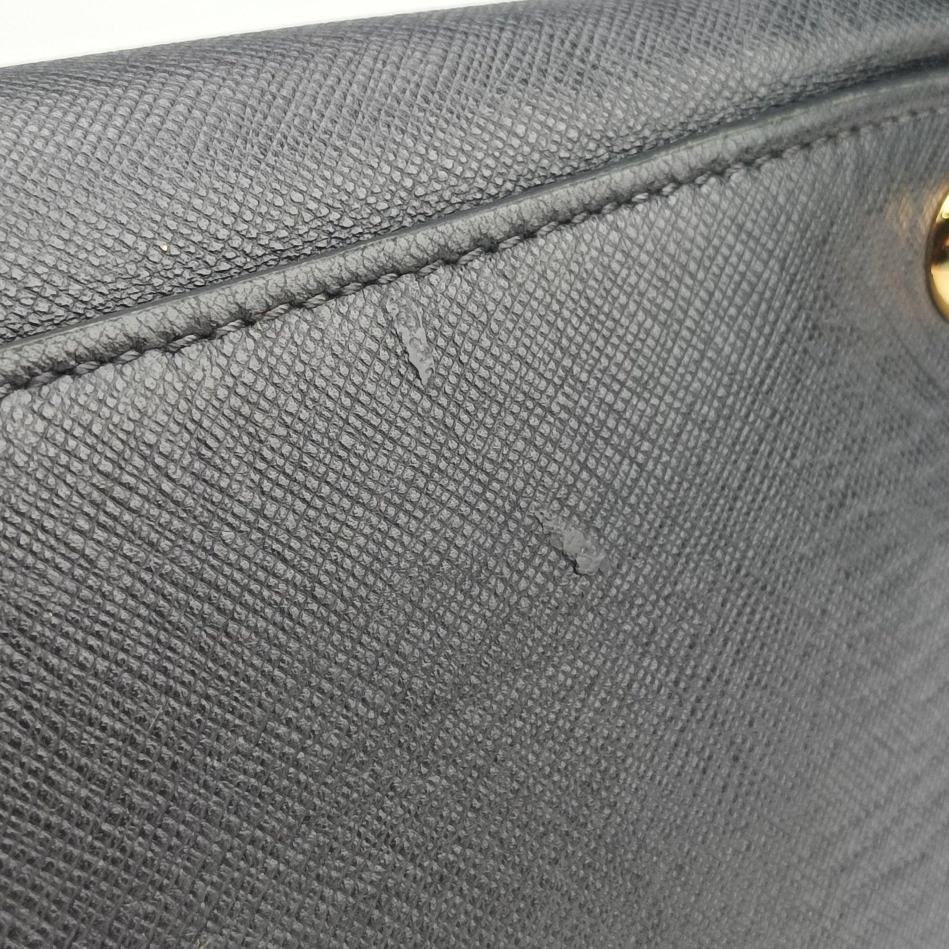 Triple Pocket Convertible Zip Tote Black SAFFIANO　Leather BN2603 7/R 208トリプルポケット コンバーチブル ジップ トート ブラック サフィアーノレザー BN2603 7/R 208