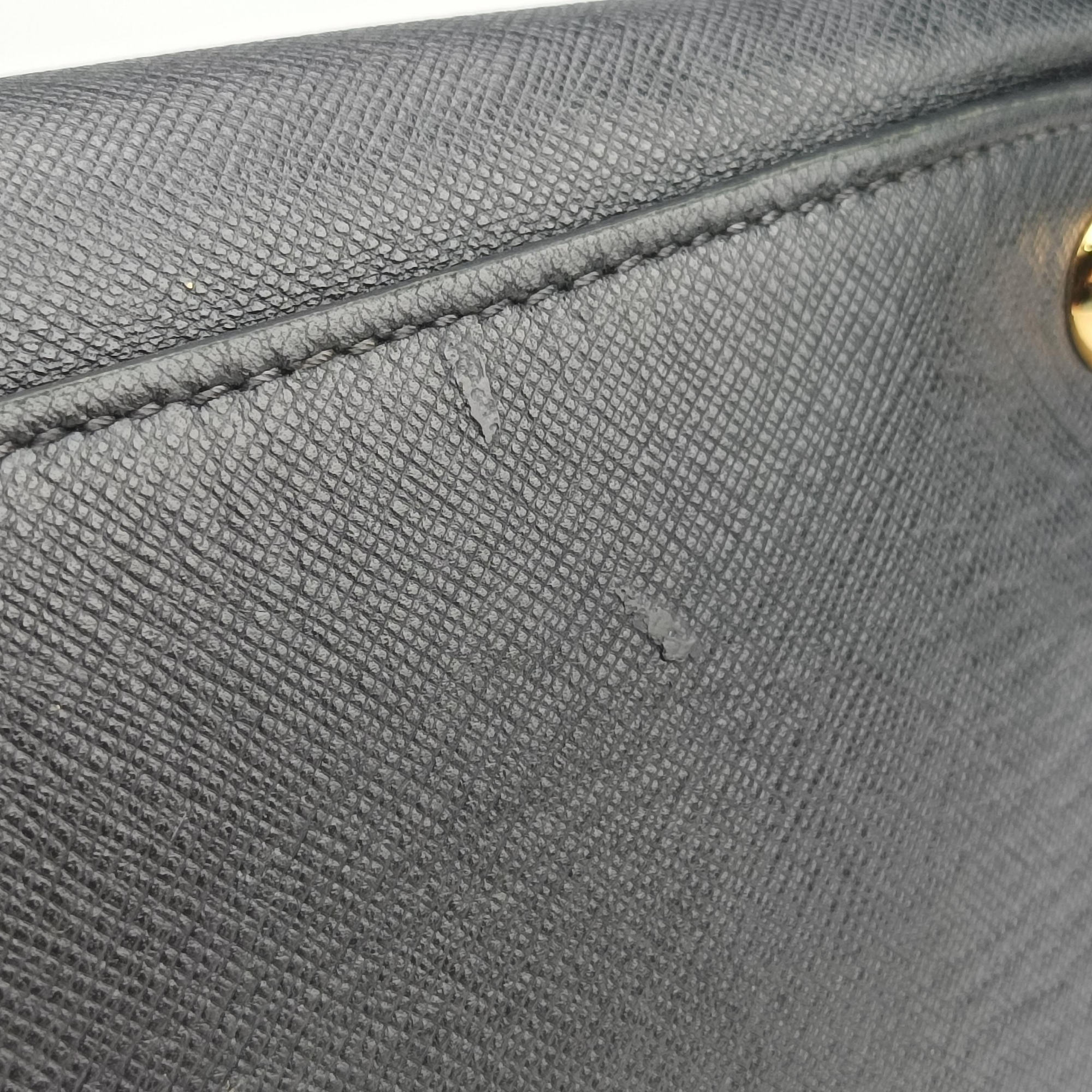 Triple Pocket Convertible Zip Tote Black SAFFIANO　Leather BN2603 7/R 208トリプルポケット コンバーチブル ジップ トート ブラック サフィアーノレザー BN2603 7/R 208