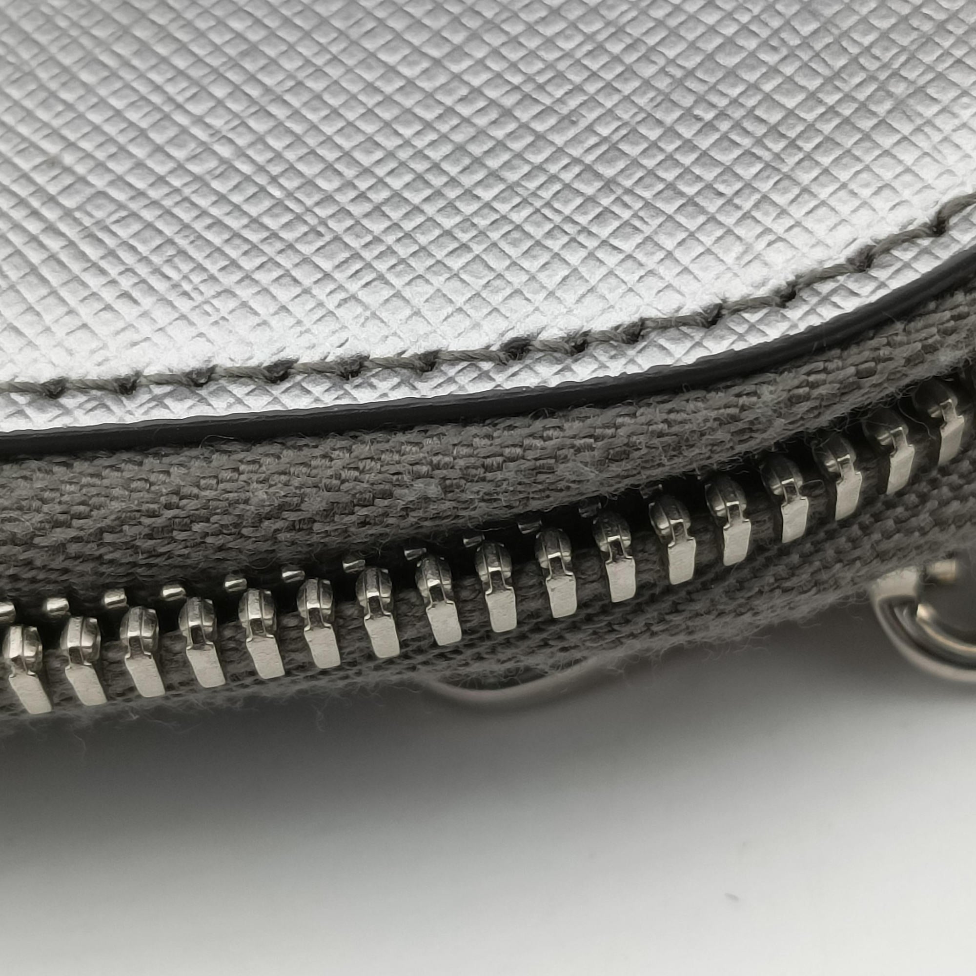 Triangle logo Silver Saffiano Leather 1DH030 85トライアングルロゴ シルバー サフィアーノレザー 1DH030 85