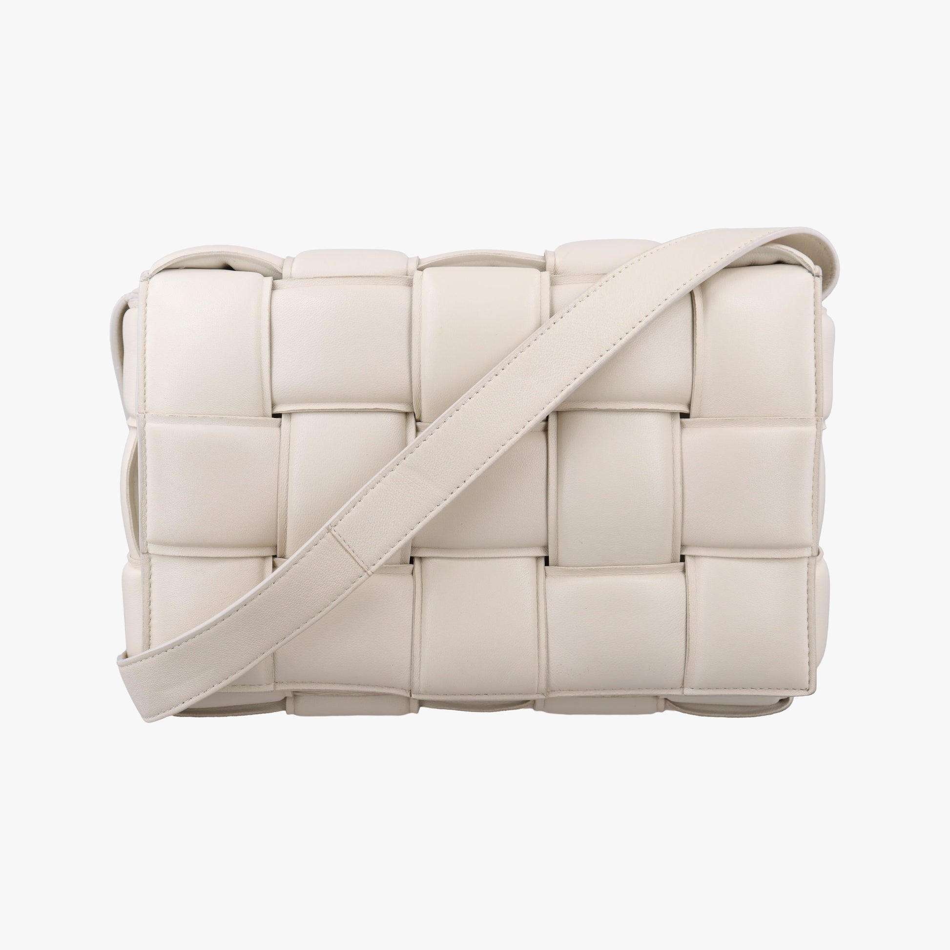 Padded CASSETTE White lambskin B08847226N IC Chipパデッド カセット ホワイト ラムスキン B08847226N ICチップ