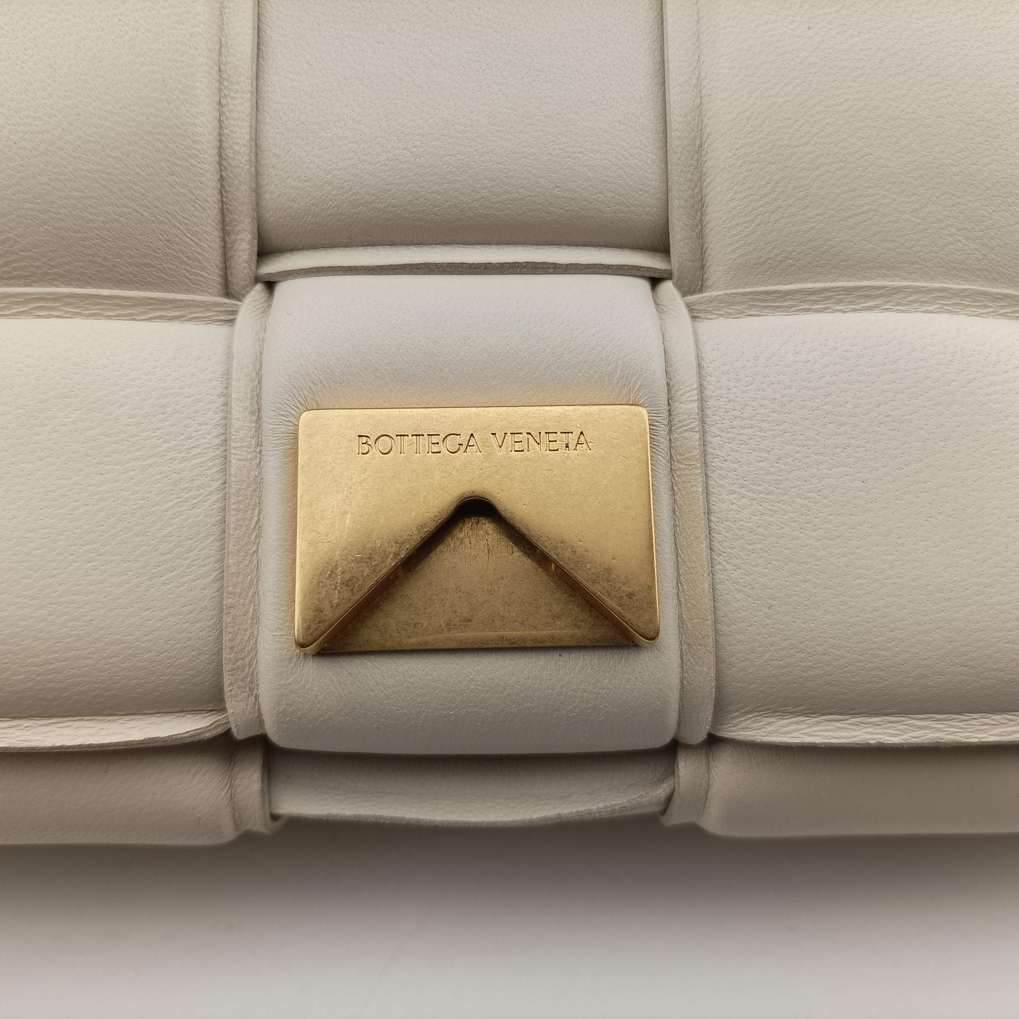 Padded CASSETTE White lambskin B08847226N IC Chipパデッド カセット ホワイト ラムスキン B08847226N ICチップ