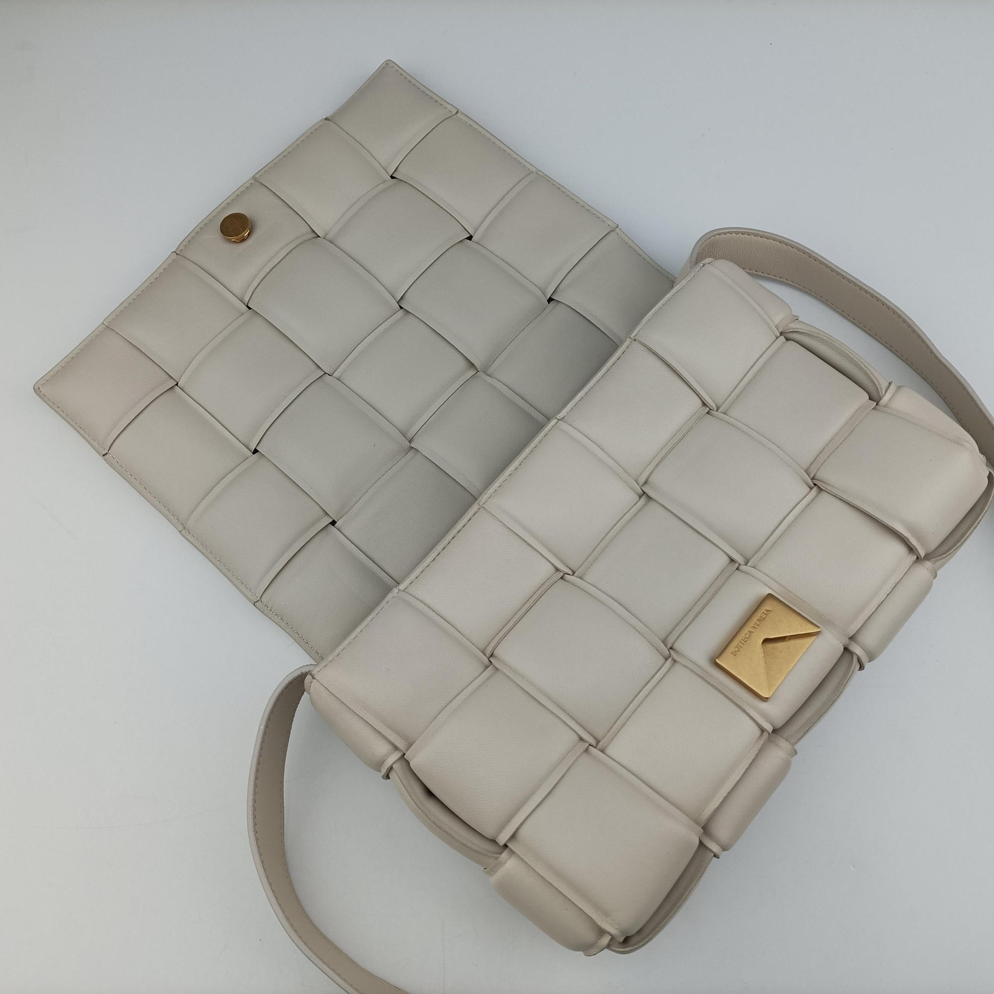 Padded CASSETTE White lambskin B08847226N IC Chipパデッド カセット ホワイト ラムスキン B08847226N ICチップ
