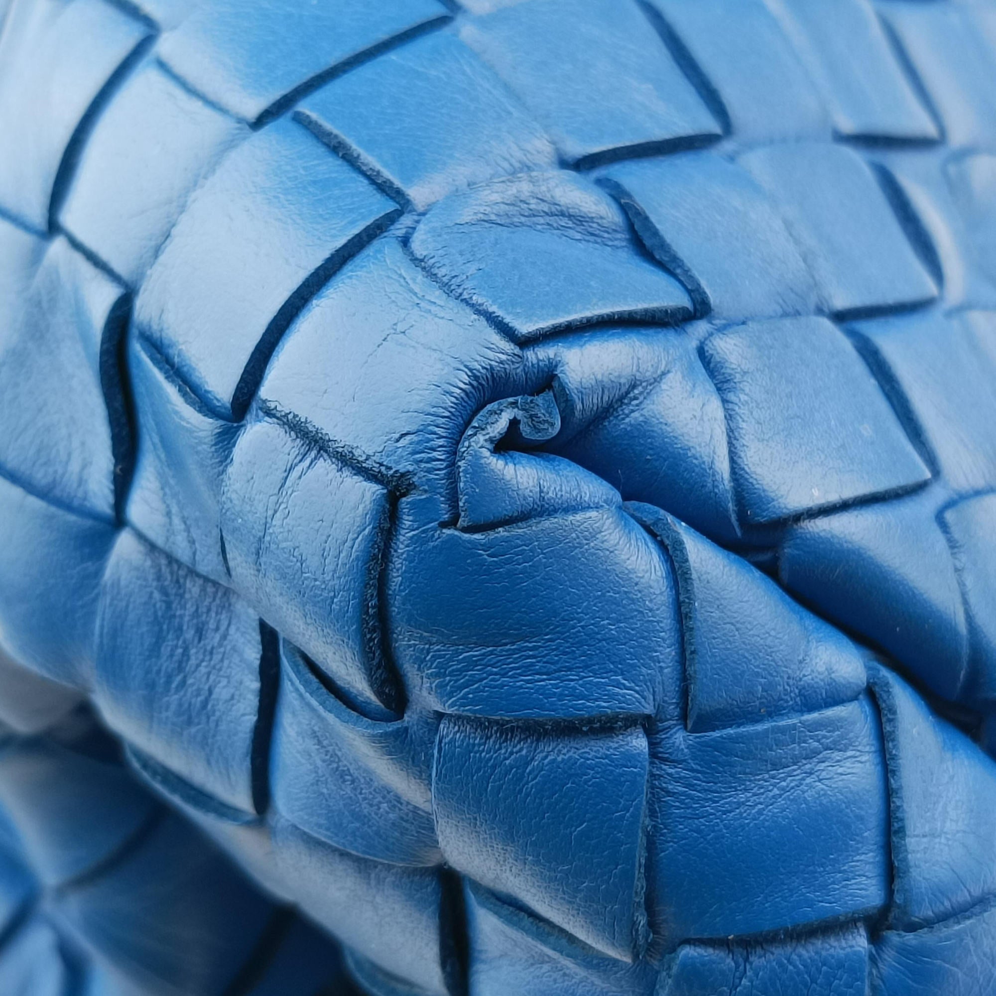 Roma Intrecciato Blue lambskin B02133734Tローマ イントレチャート ブルー ラムスキン B02133734T