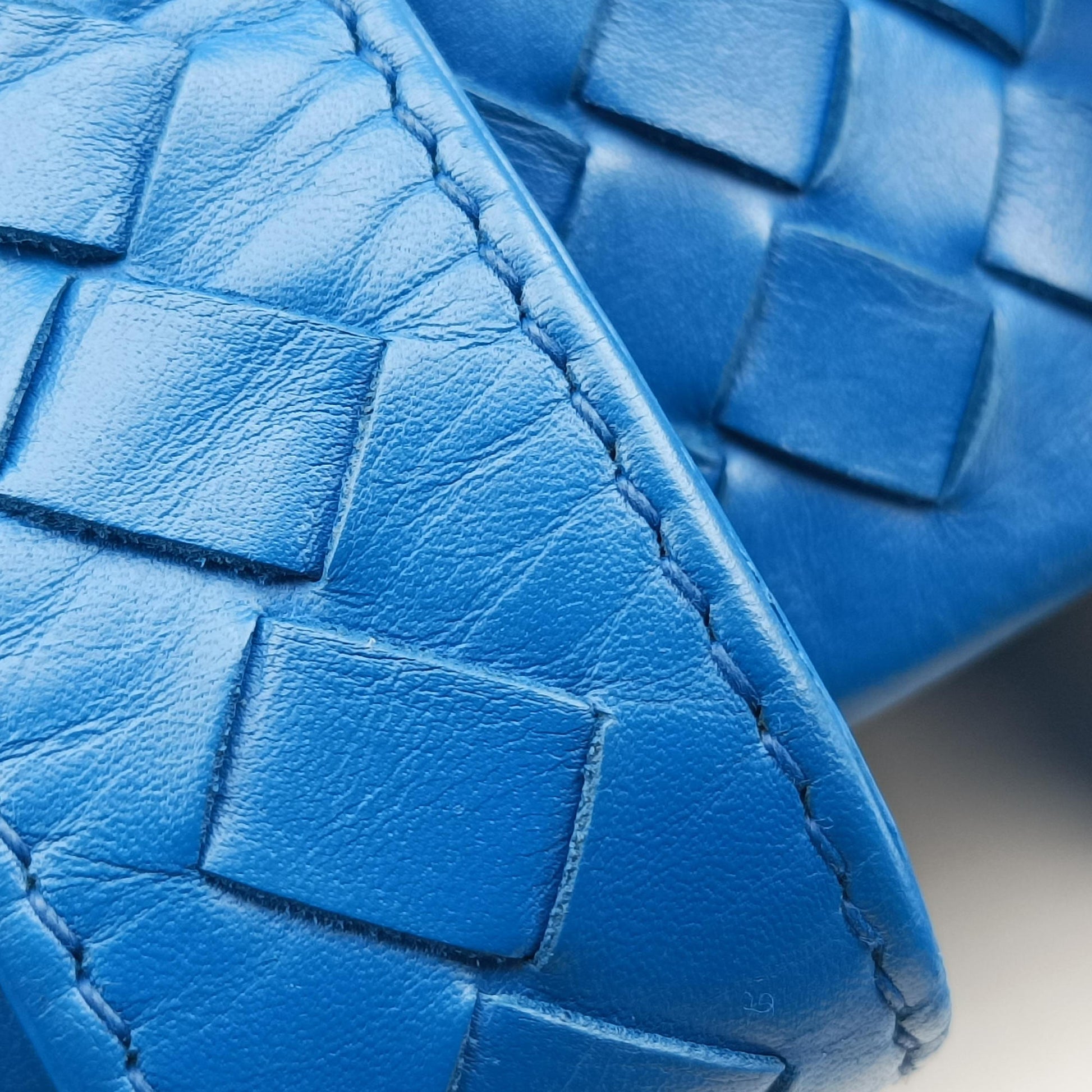 Roma Intrecciato Blue lambskin B02133734Tローマ イントレチャート ブルー ラムスキン B02133734T
