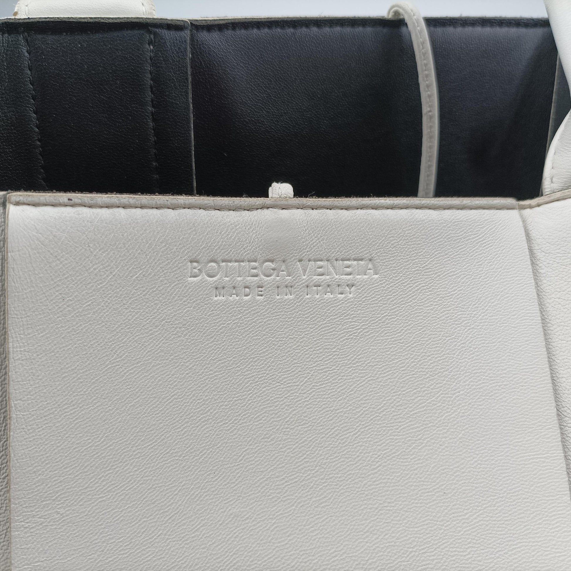 The Arcotote White lambskin B08714091Zザ アルコトート ホワイト ラムスキン B08714091Z
