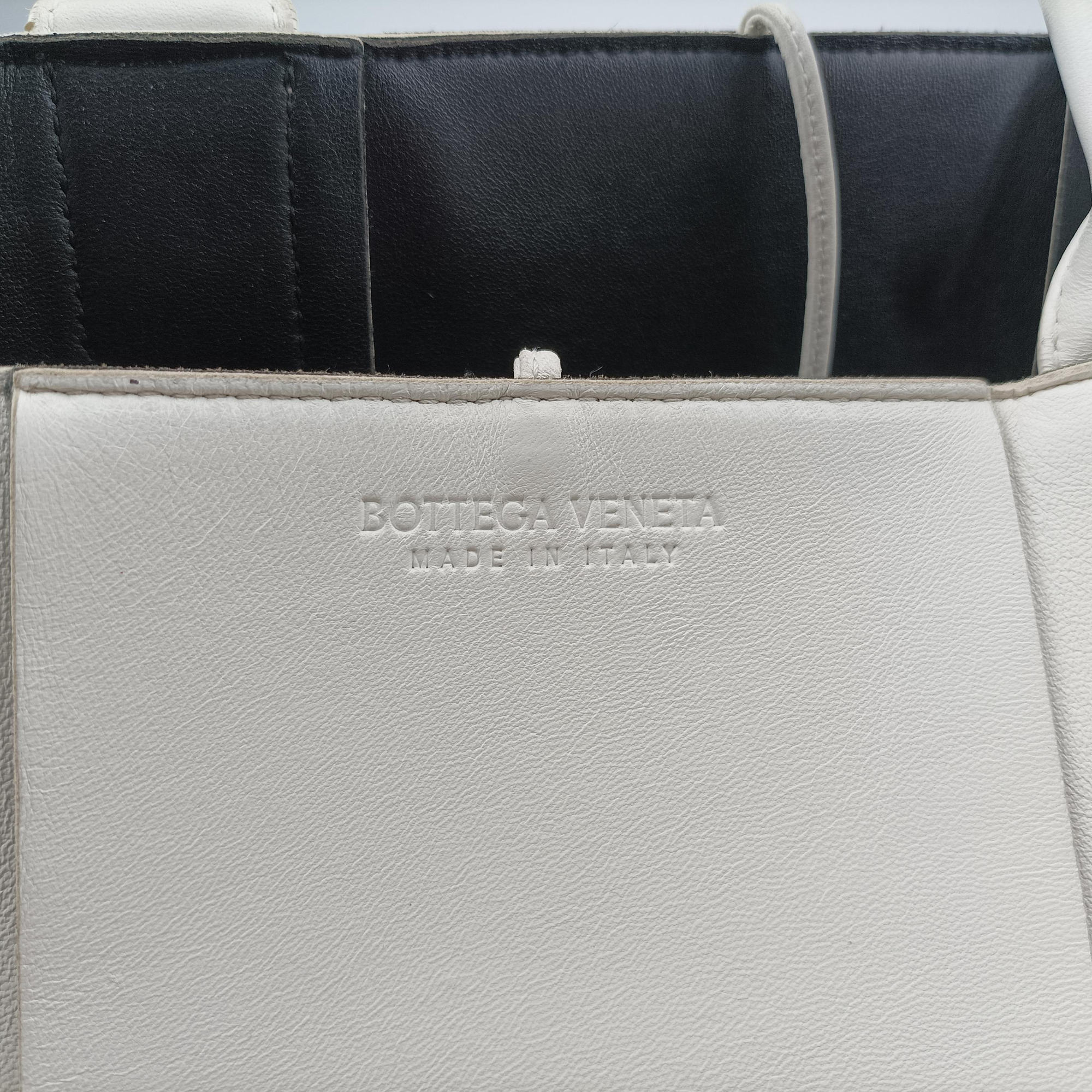 The Arcotote White lambskin B08714091Zザ アルコトート ホワイト ラムスキン B08714091Z