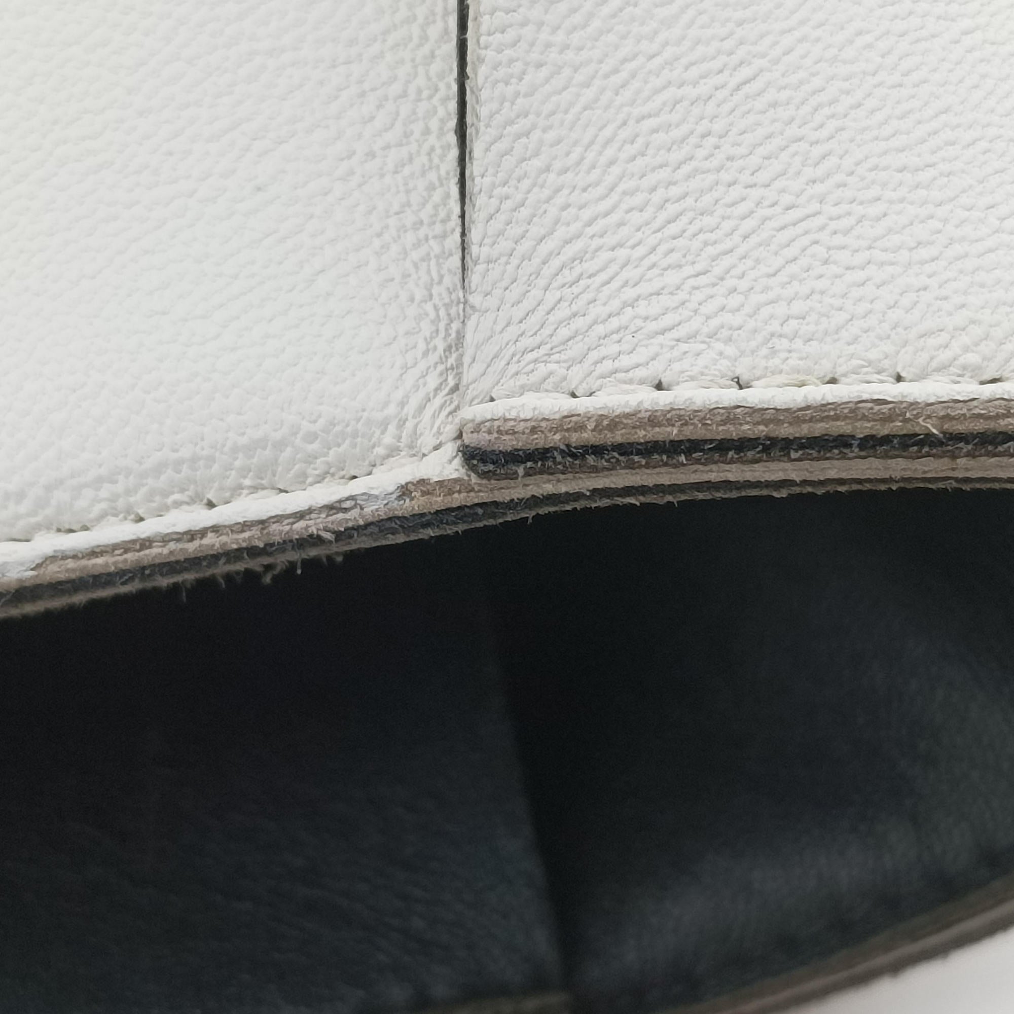 The Arcotote White lambskin B08714091Zザ アルコトート ホワイト ラムスキン B08714091Z
