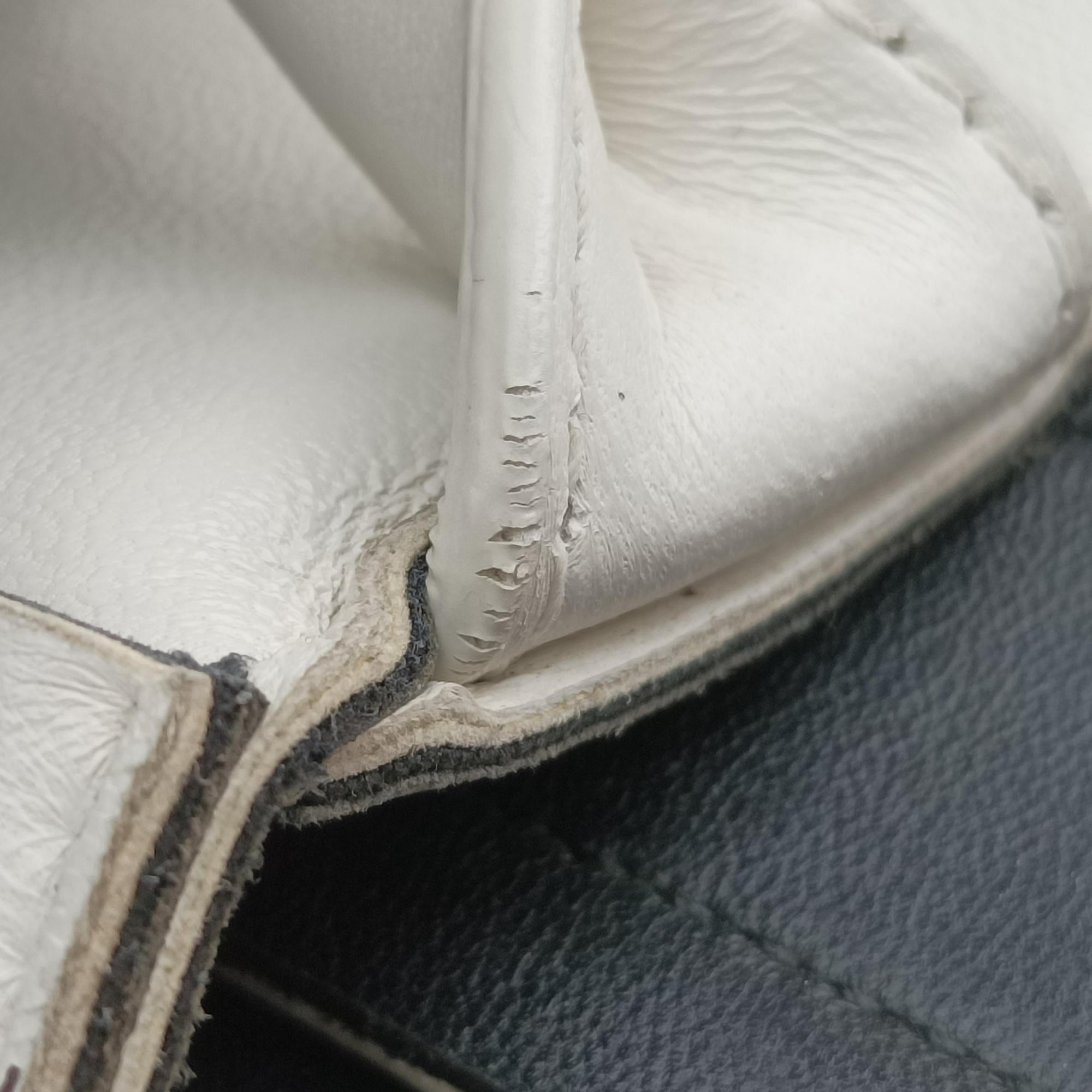 The Arcotote White lambskin B08714091Zザ アルコトート ホワイト ラムスキン B08714091Z
